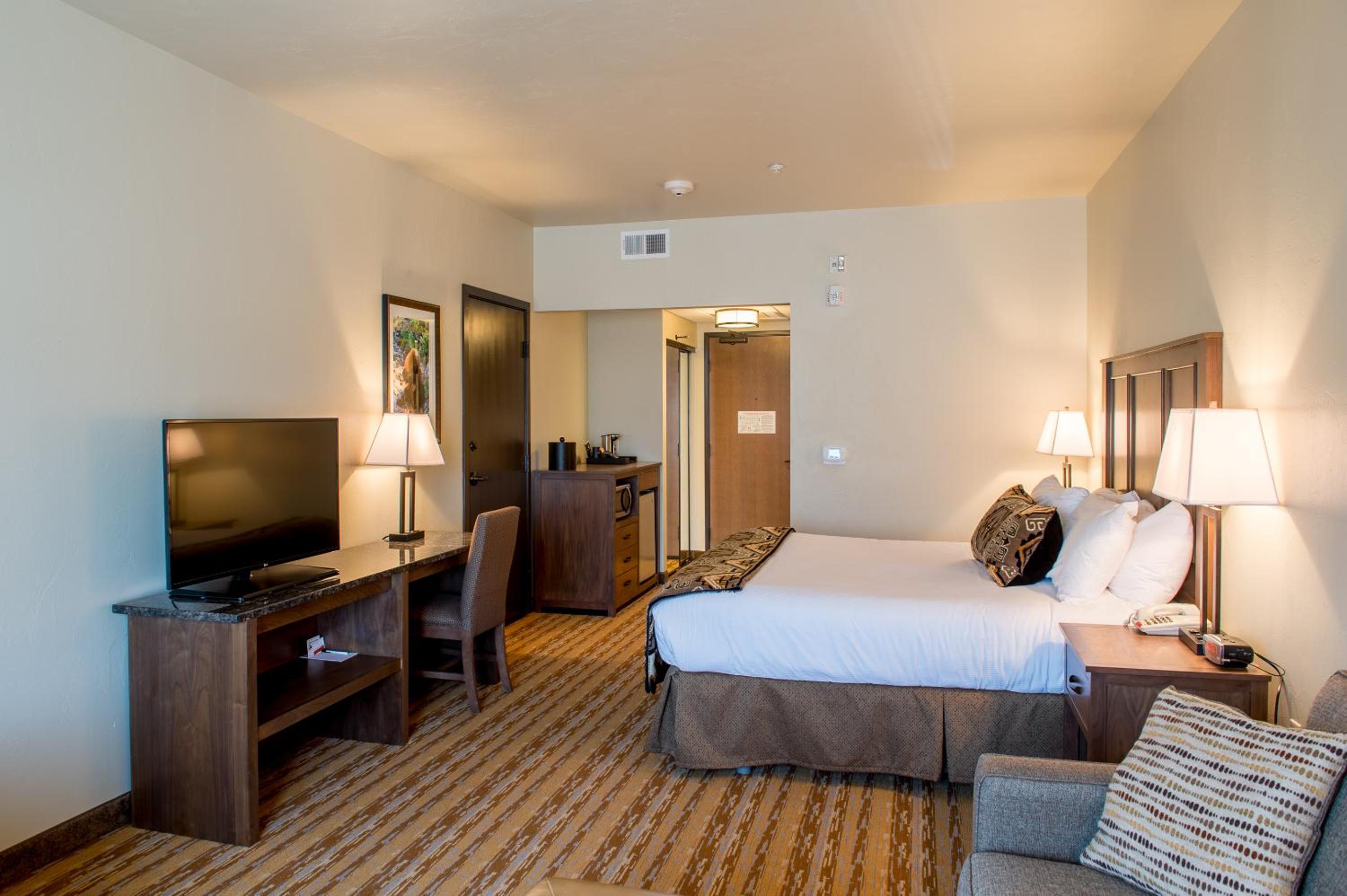 Deluxe King Room photo 2