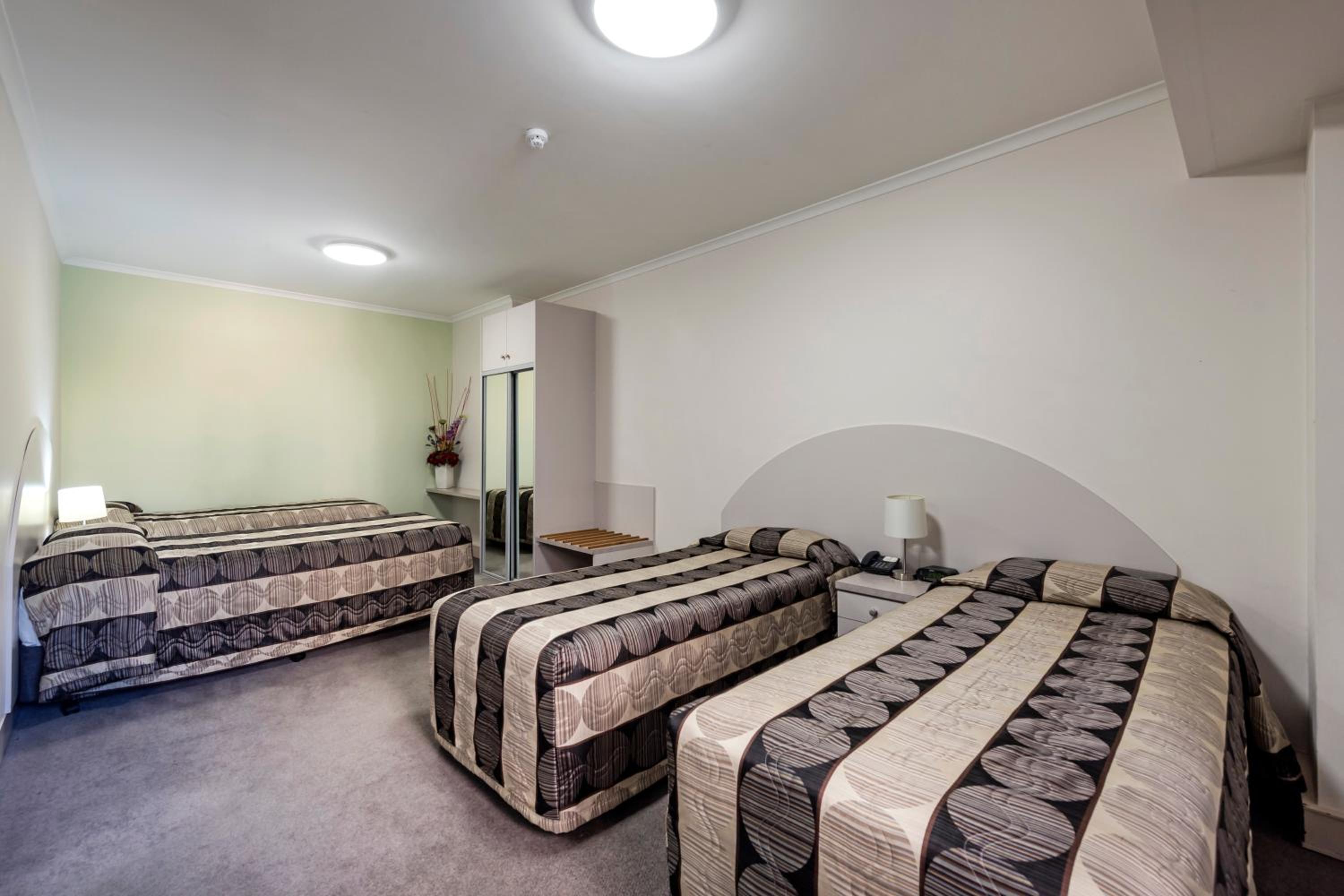 Open Plan Suite - Photo 2