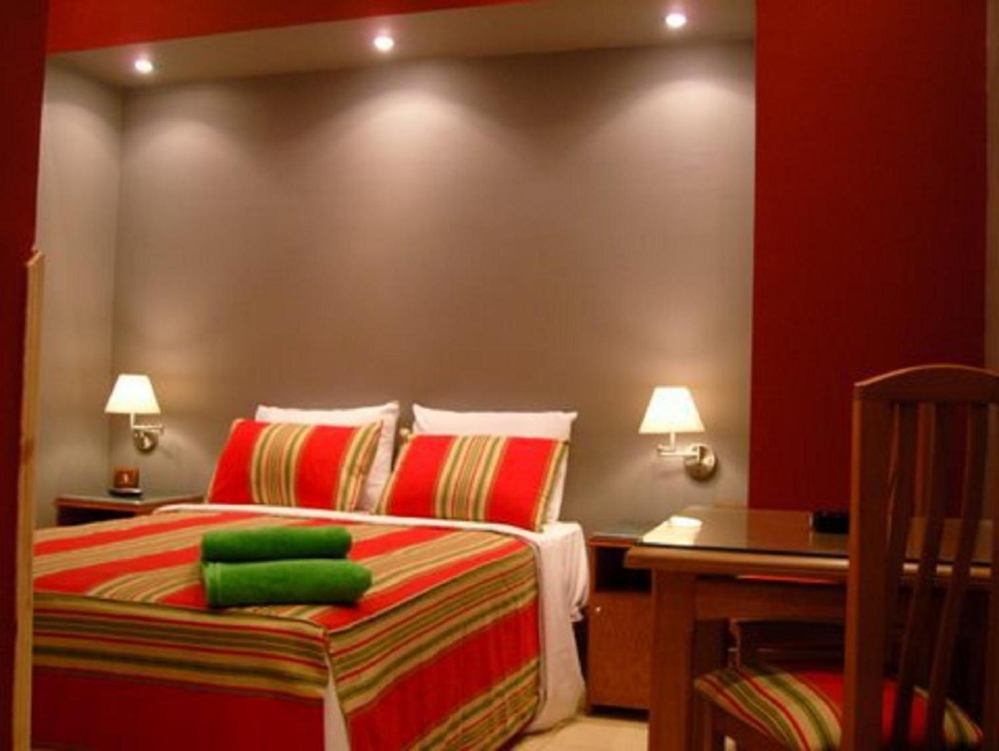 Large Single Room thumbnail 5