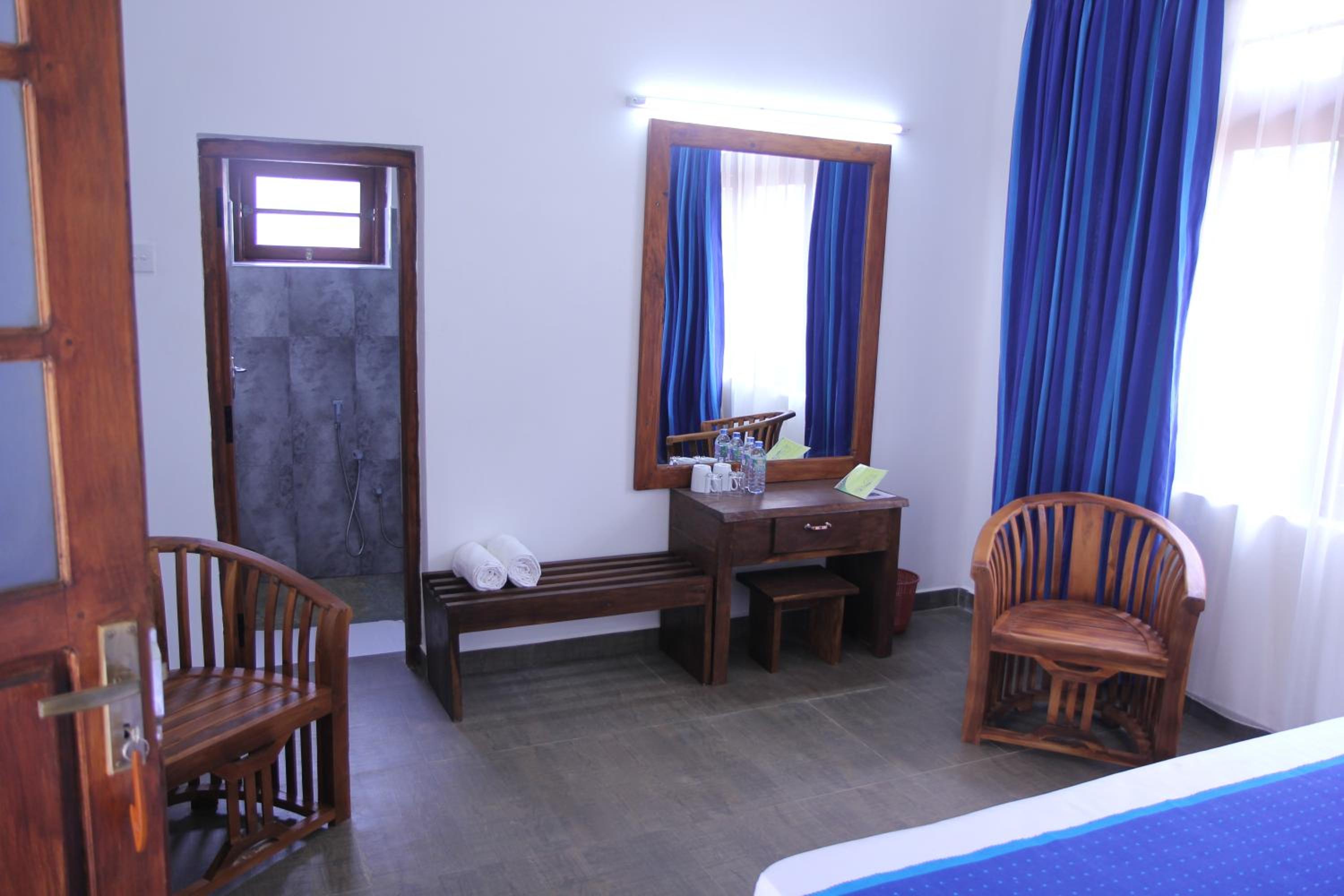 Double or Twin Room - Photo 5