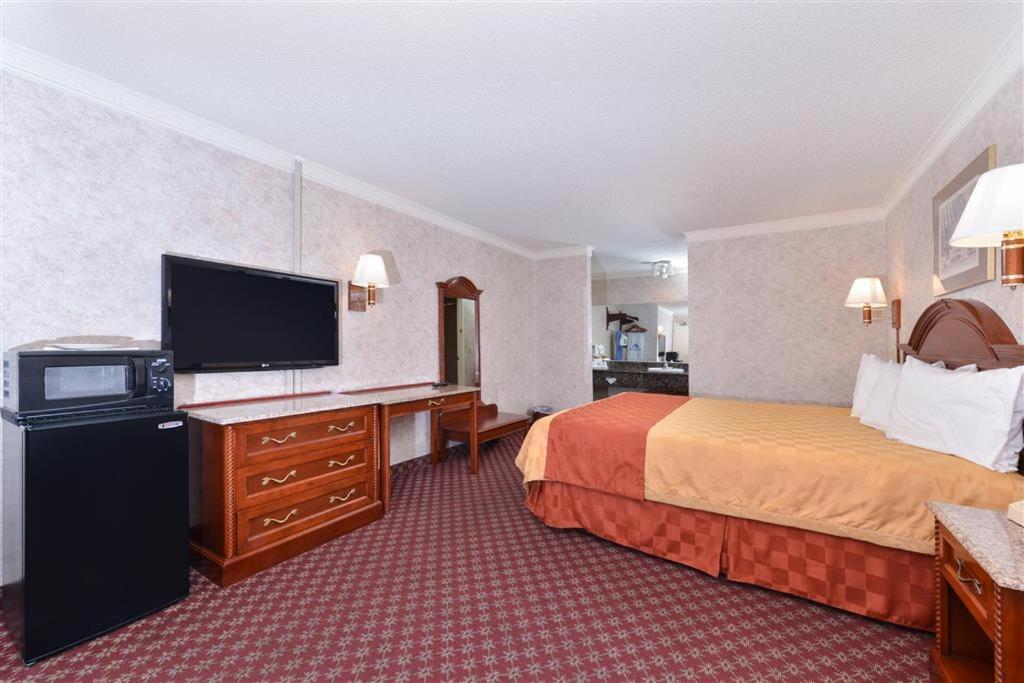 King Room - Non-Smoking photo 1