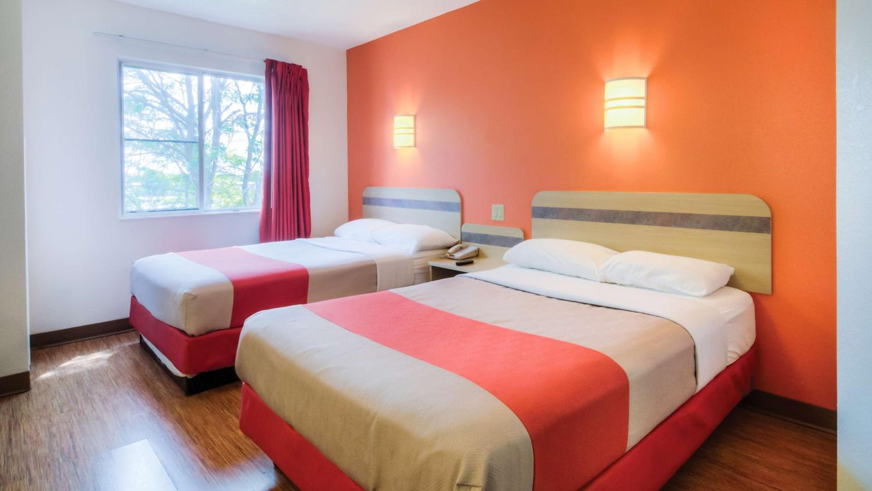 Quadruple Room - Disability Access photo 2