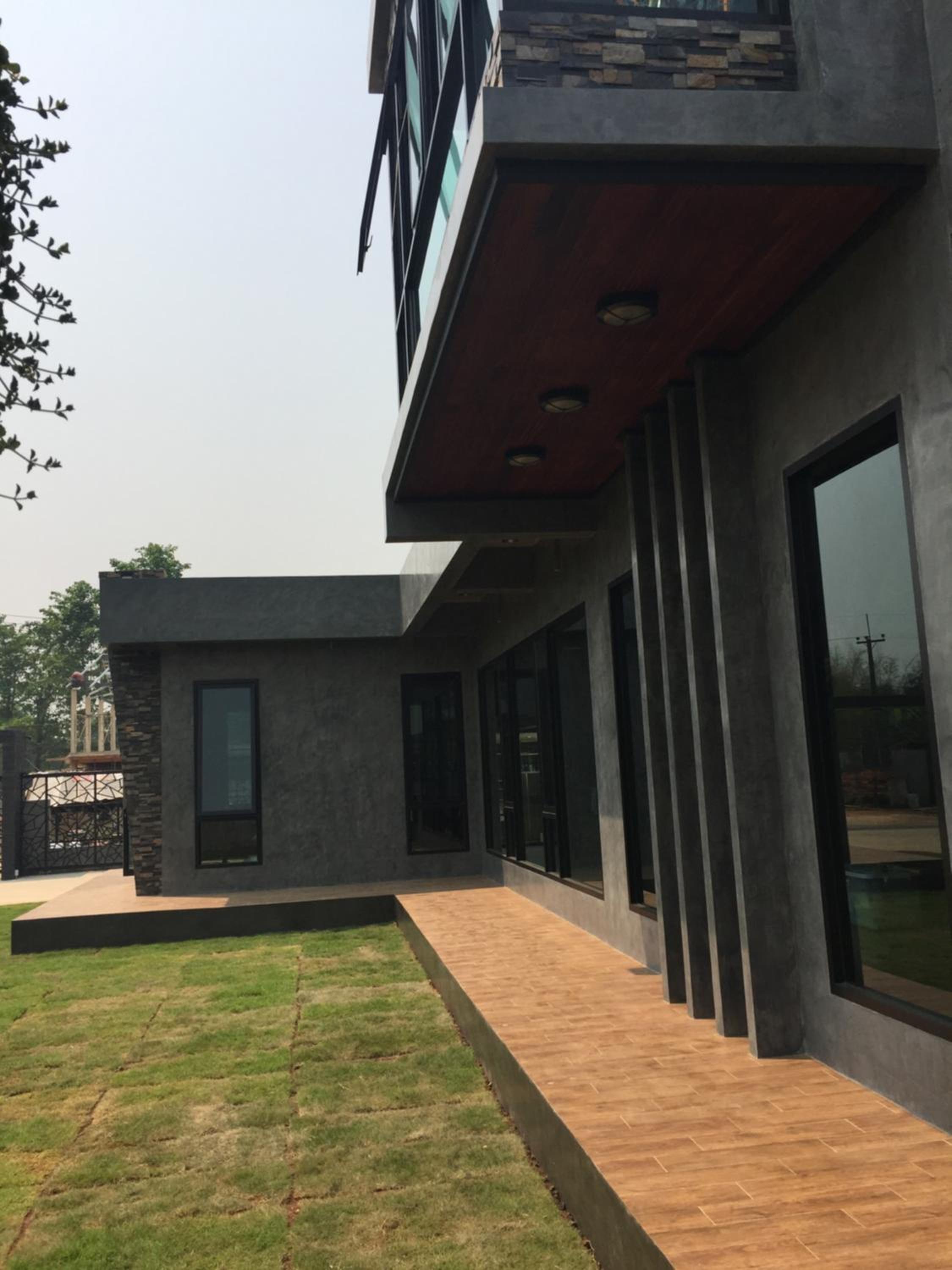 Three-Bedroom House photo 1