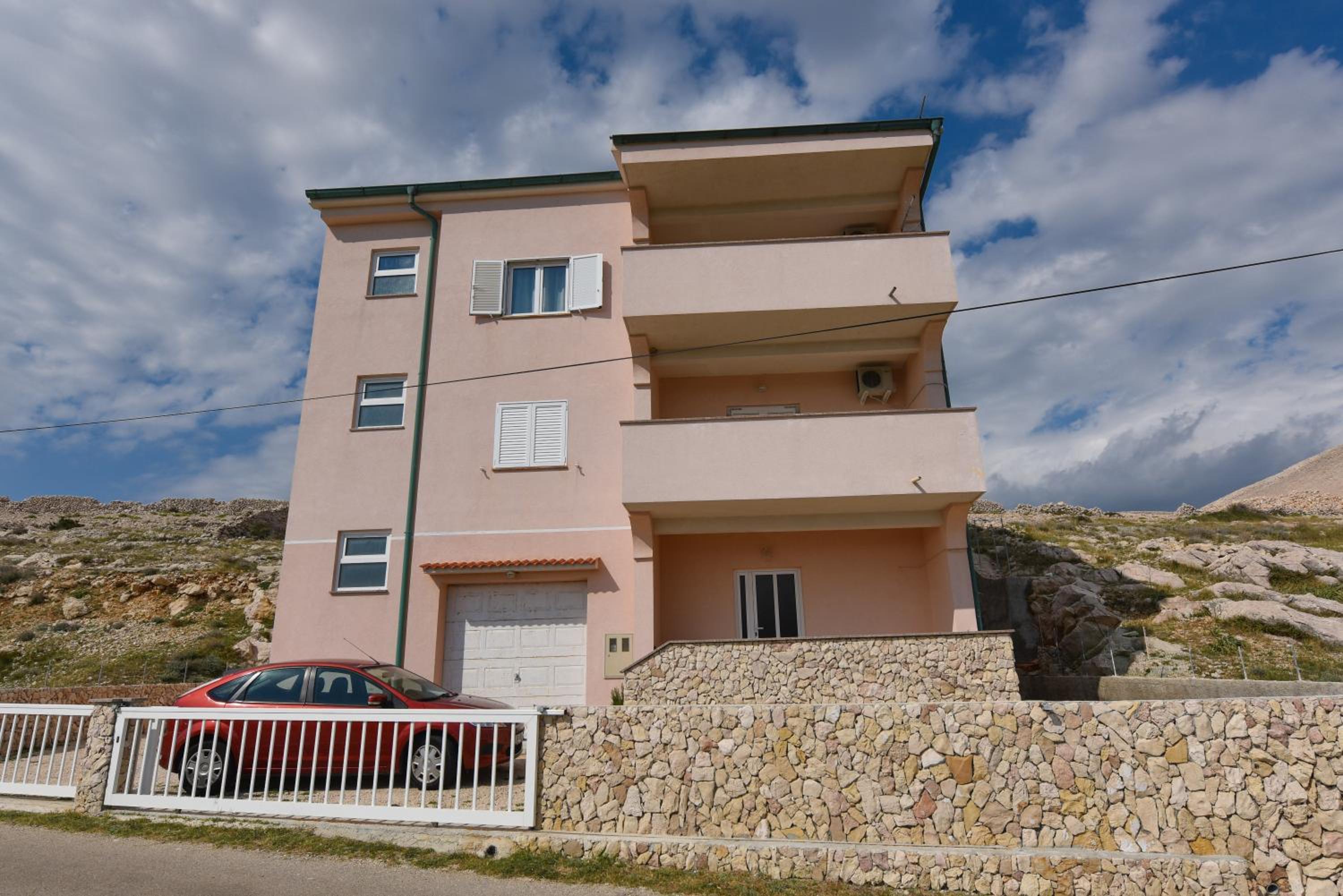 Apartment with Sea View - Photo 6