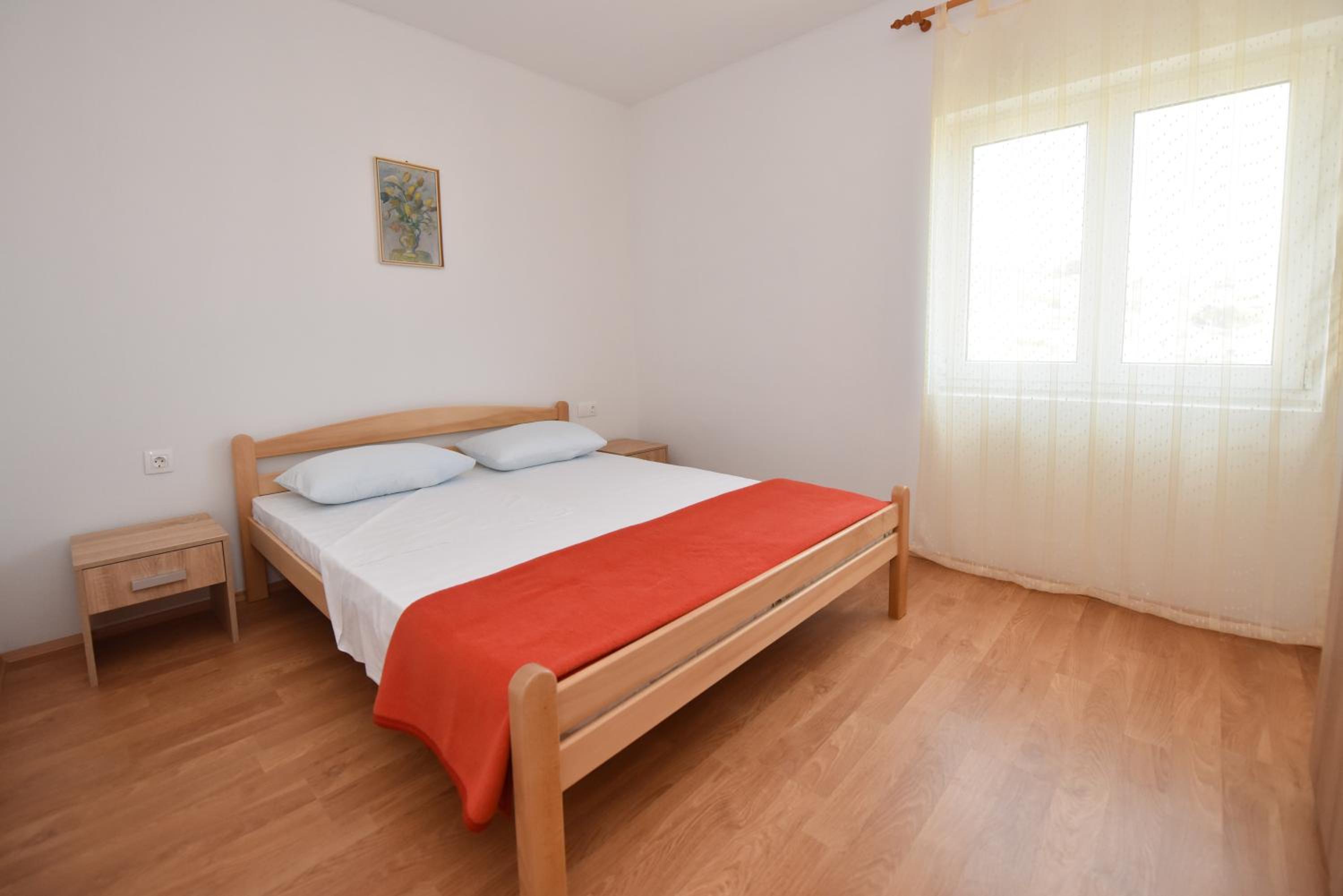 Apartment with Balcony - Photo 2