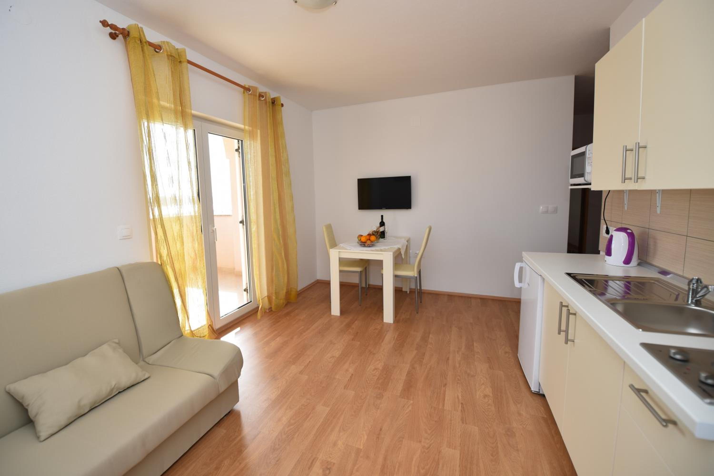 Apartment with Sea View - Photo 12