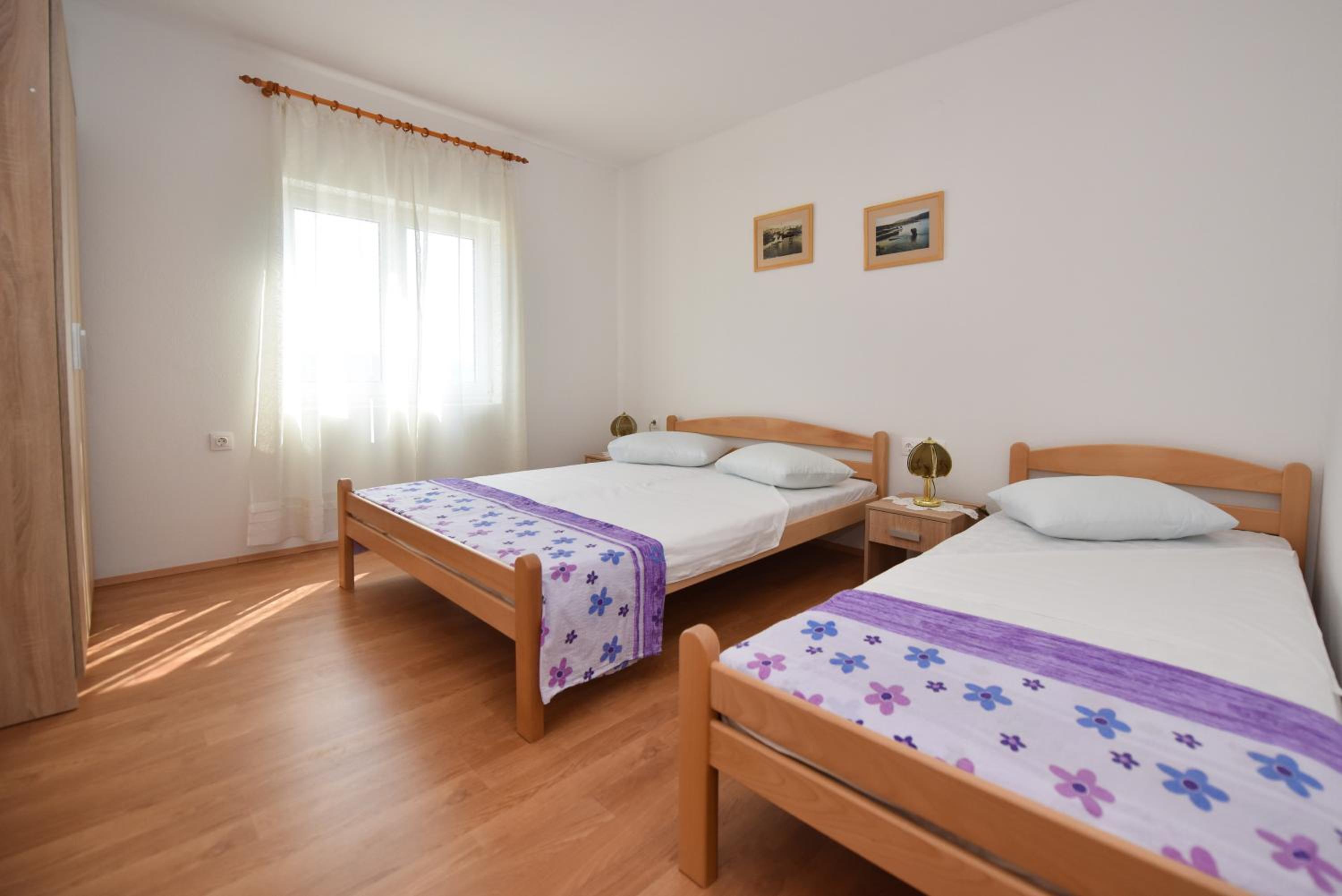 Apartment with Sea View - Photo 9