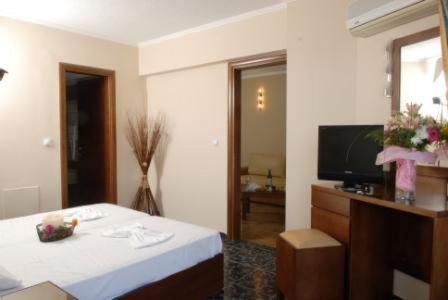 Family Room - Photo 3