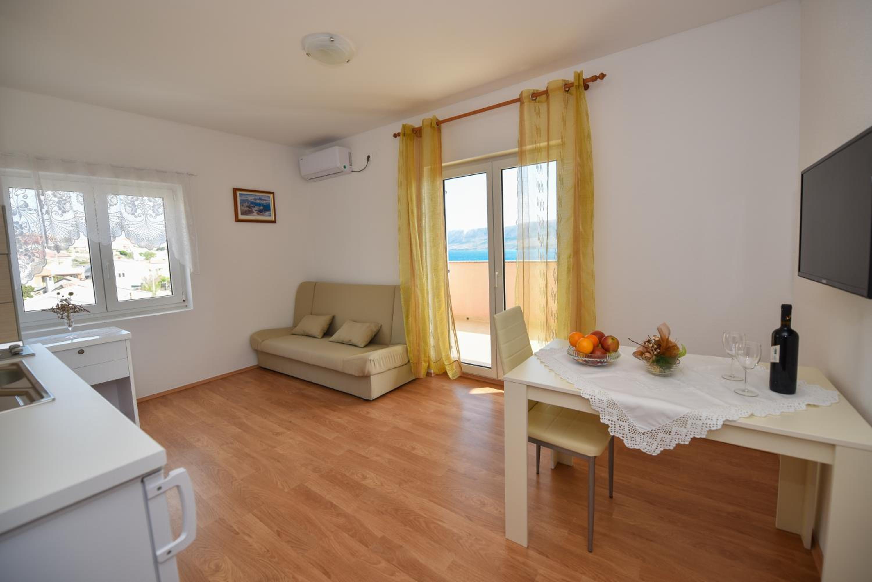 Apartment with Sea View - Photo 16