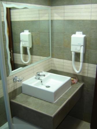 Double or Twin Room - Photo 4