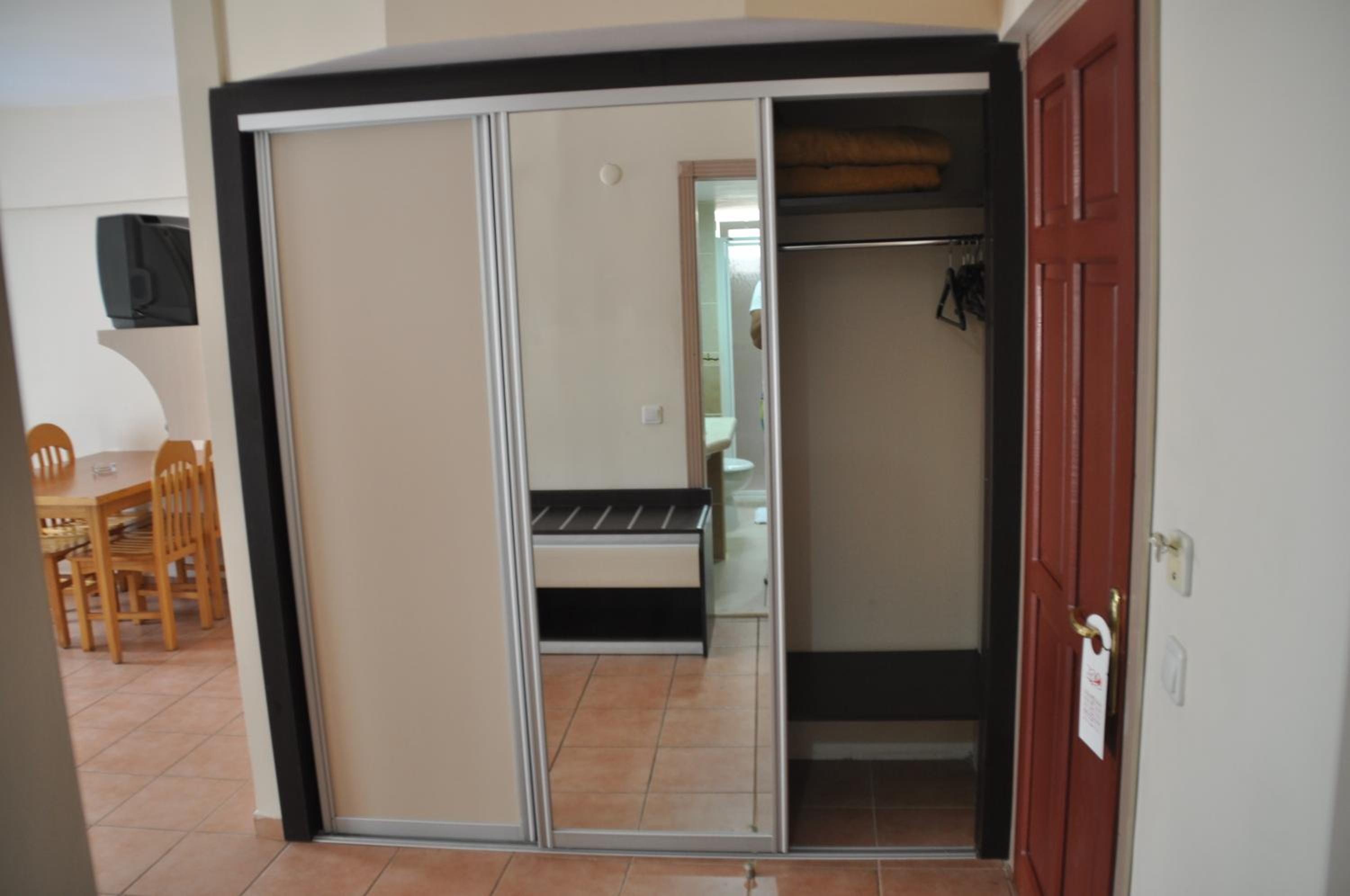 Two-Bedroom Apartment (6 Adults) photo 2