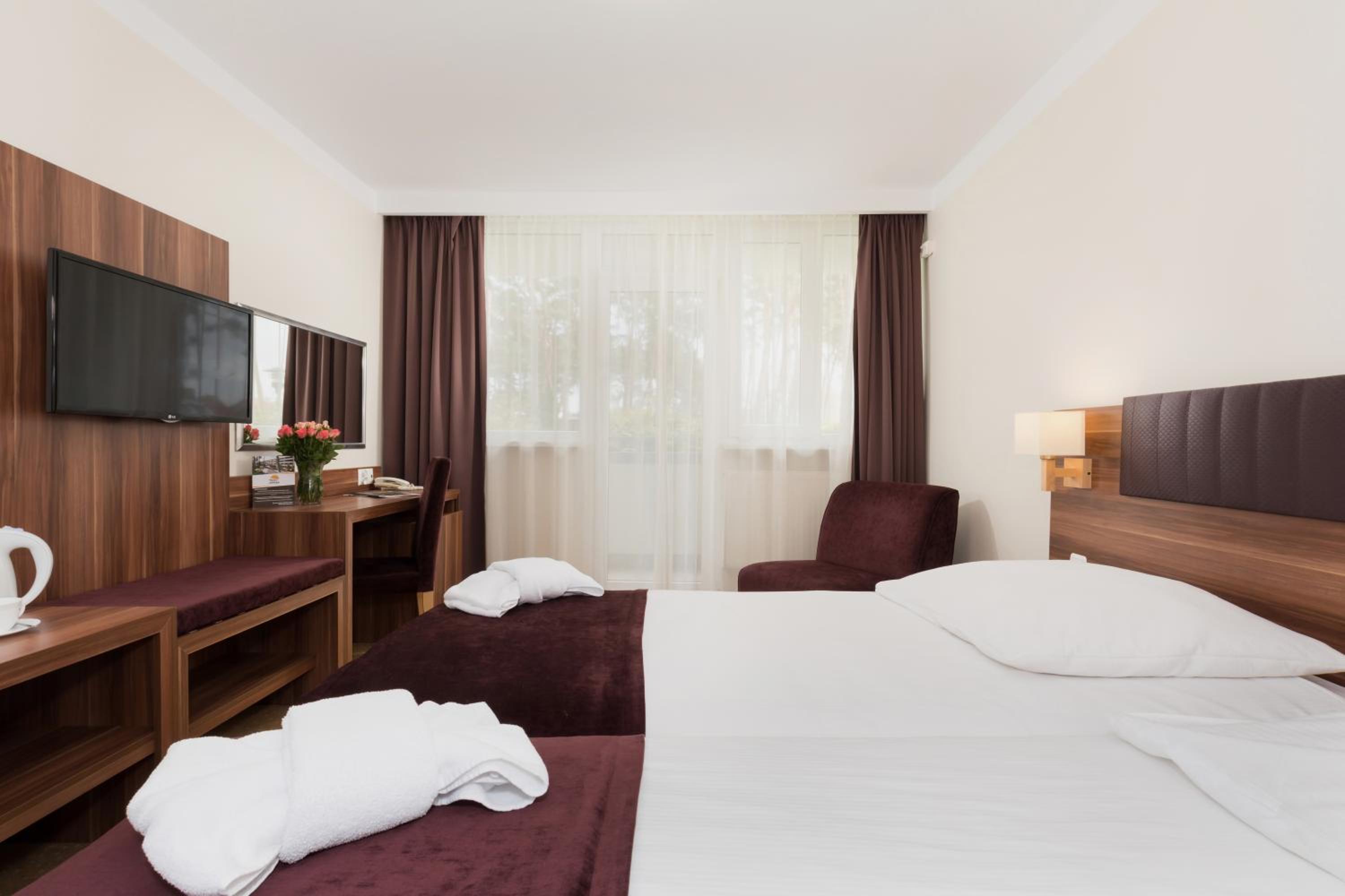 Deluxe Double Room with Balcony photo 3