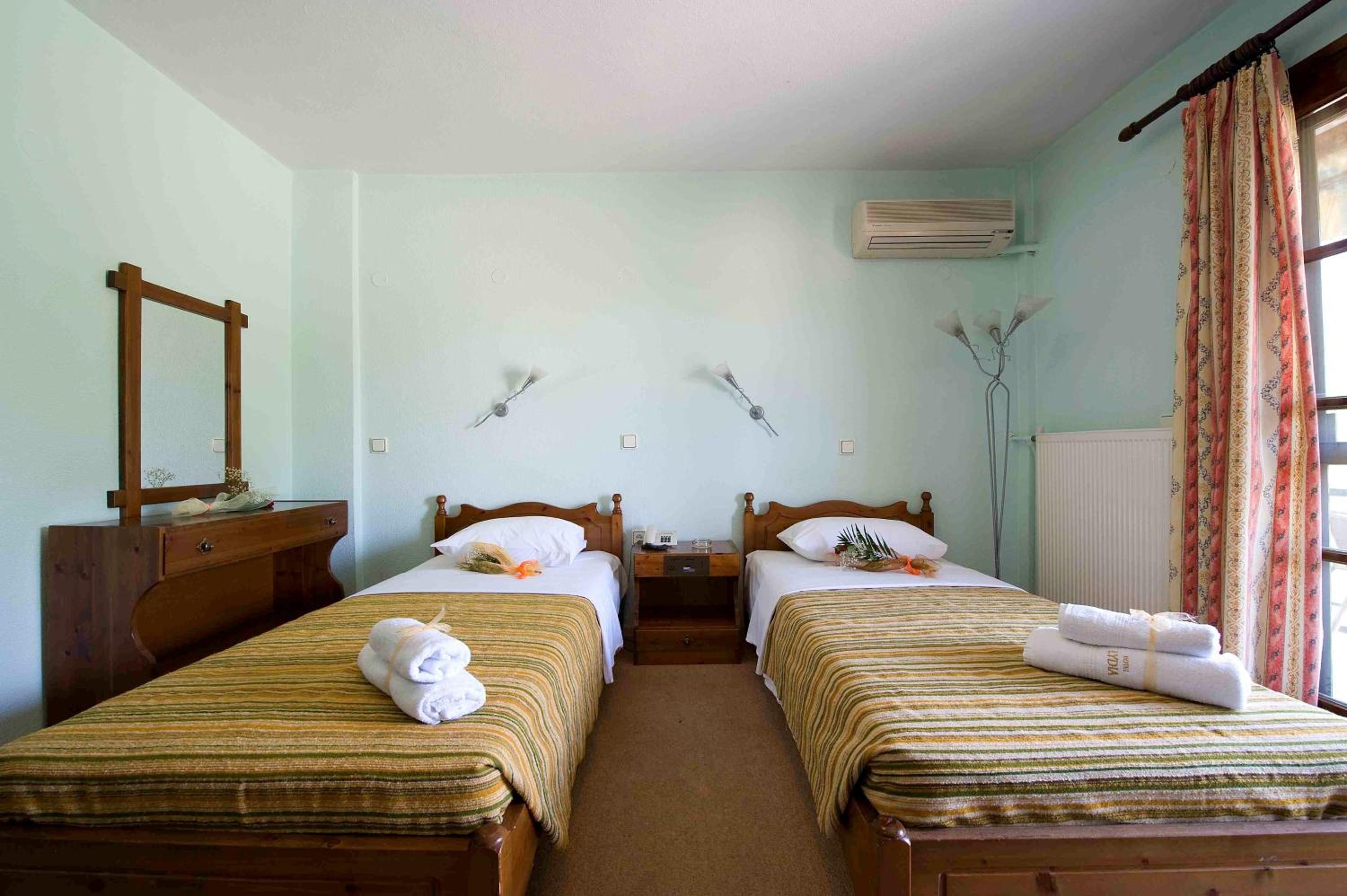 Twin Room - Photo 3