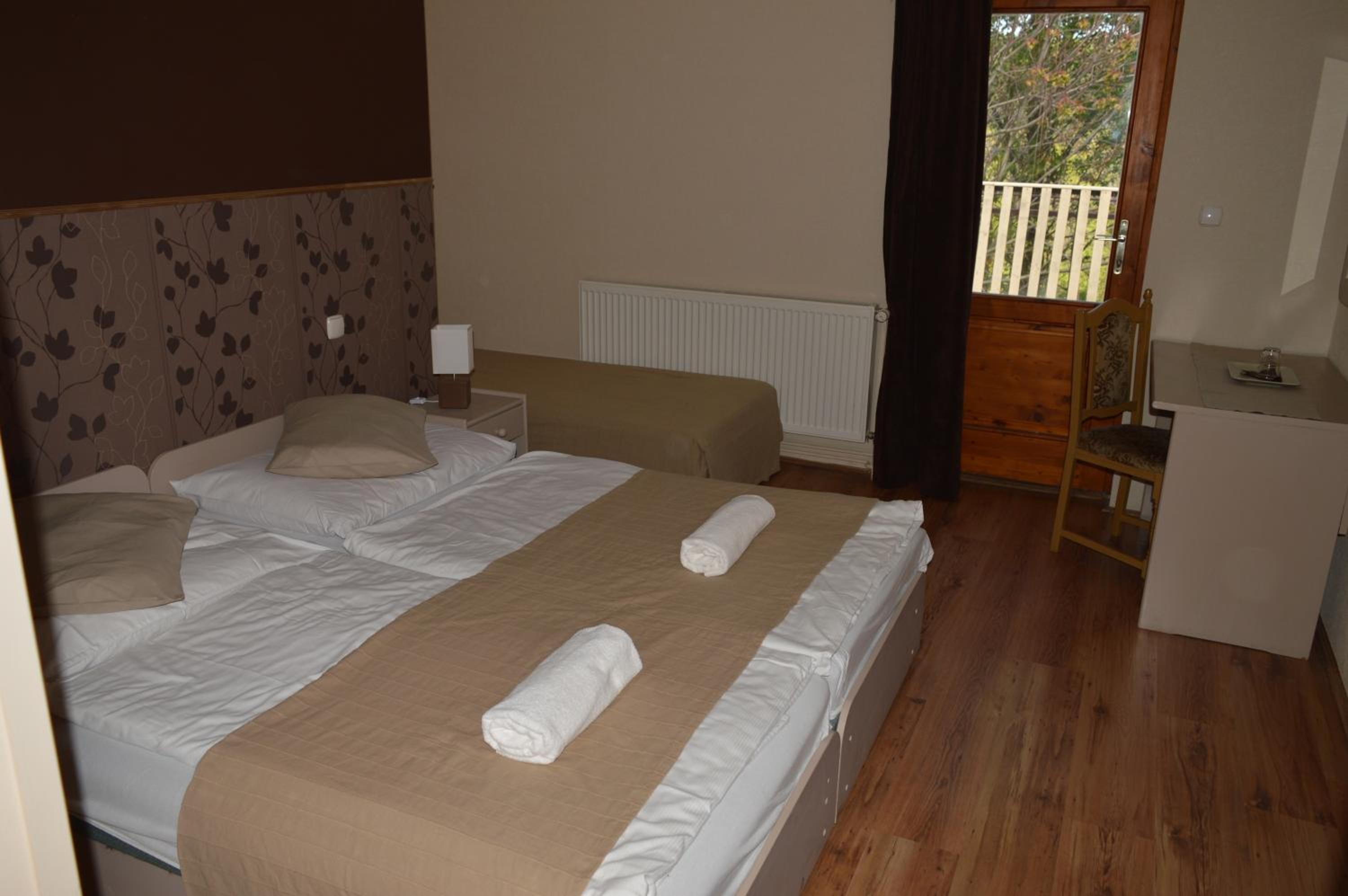 Triple Room with Private Bathroom - Photo 1