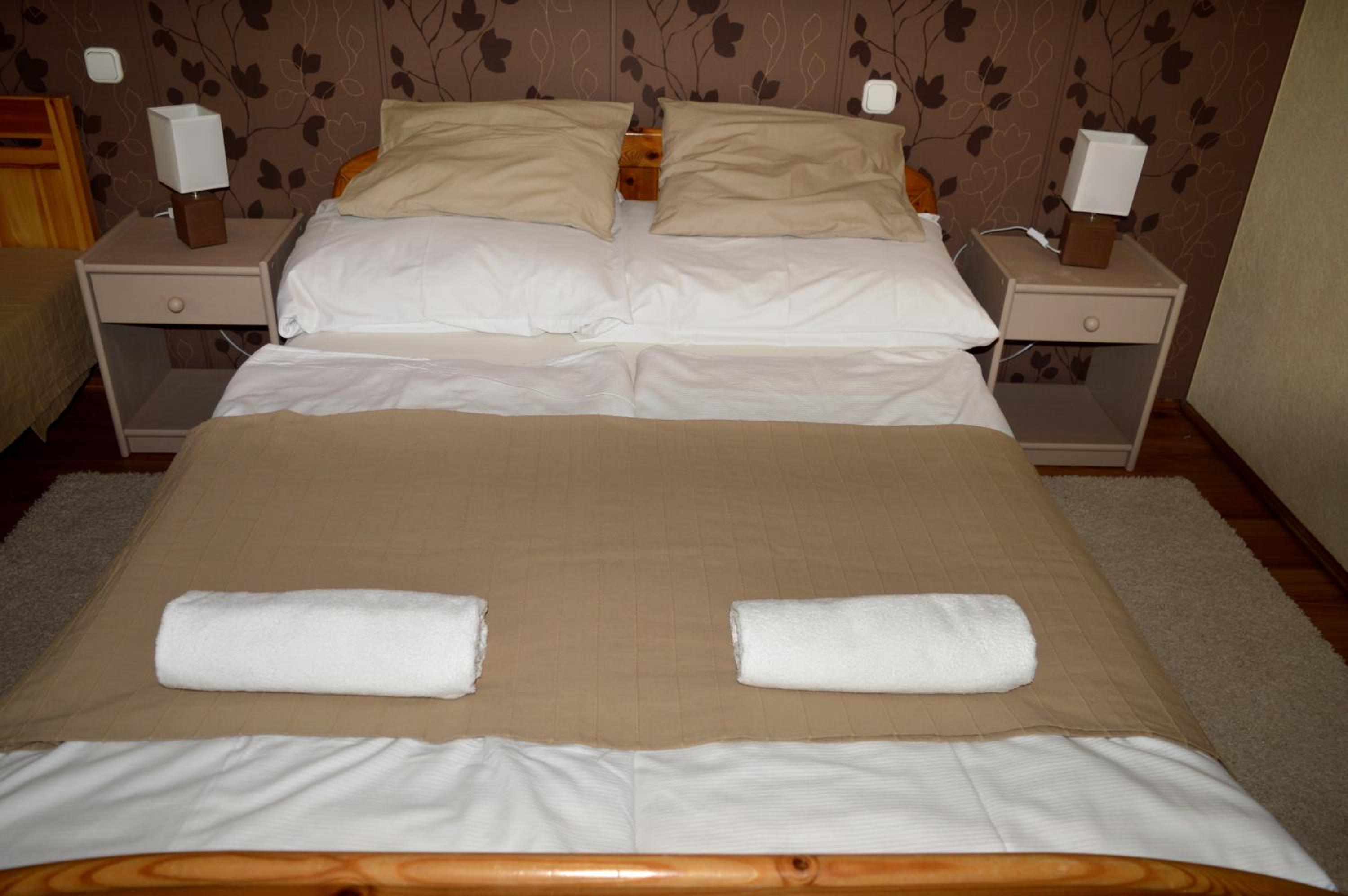 Triple Room with Private Bathroom - Photo 8
