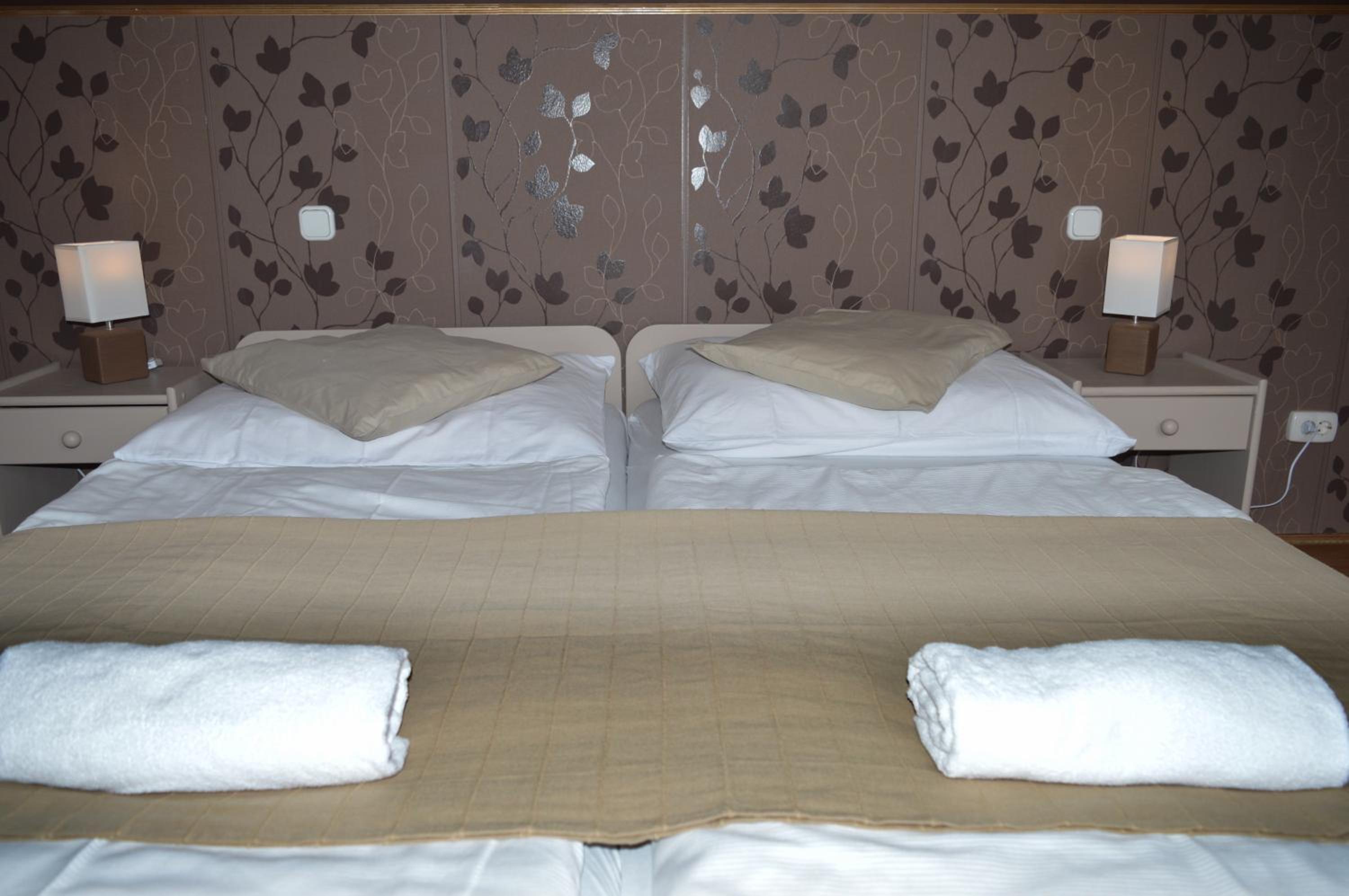 Triple Room with Private Bathroom - Photo 14