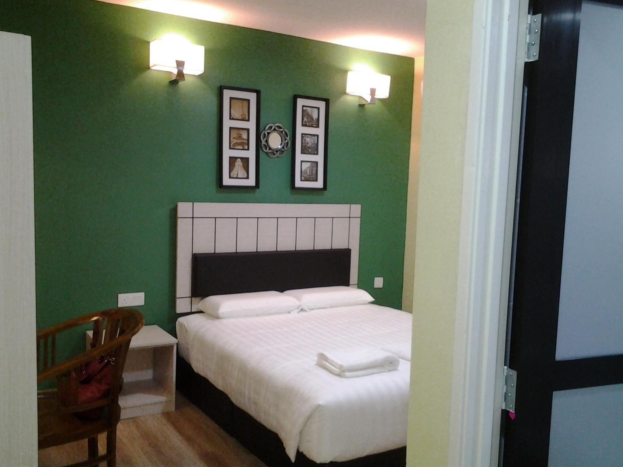 Standard Queen Room