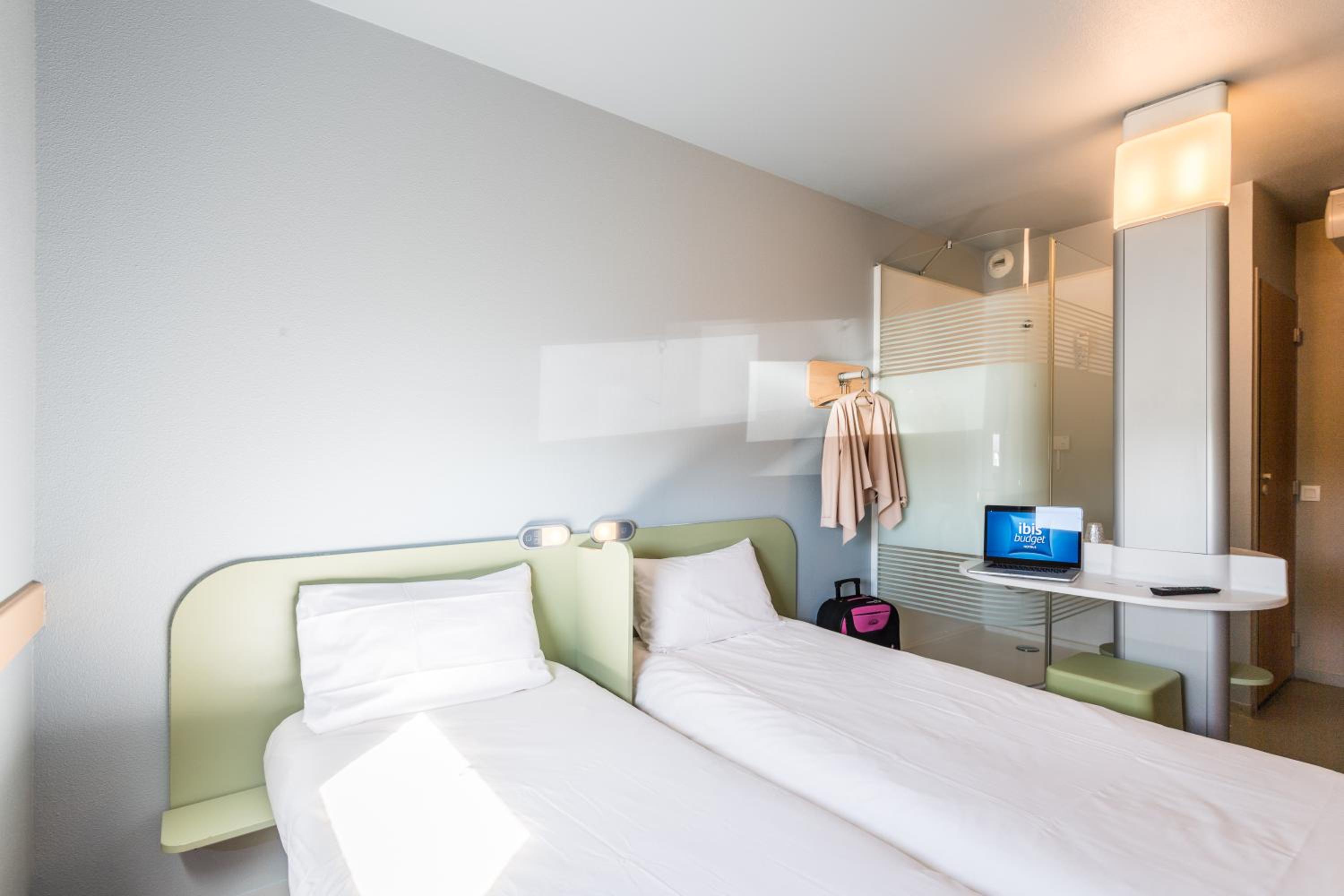 Twin Room - Photo 5