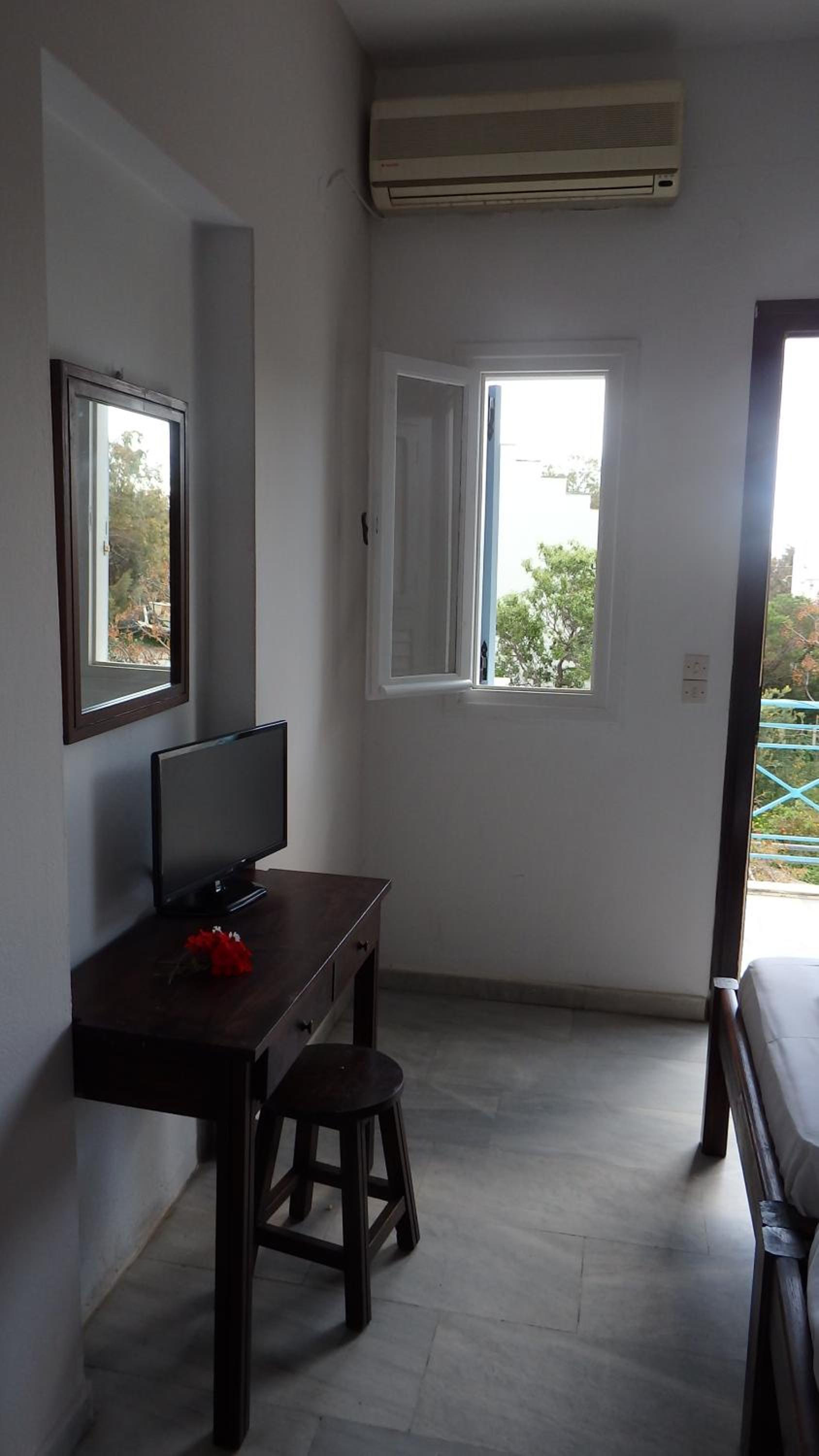 One-Bedroom Apartment with Balcony photo 2