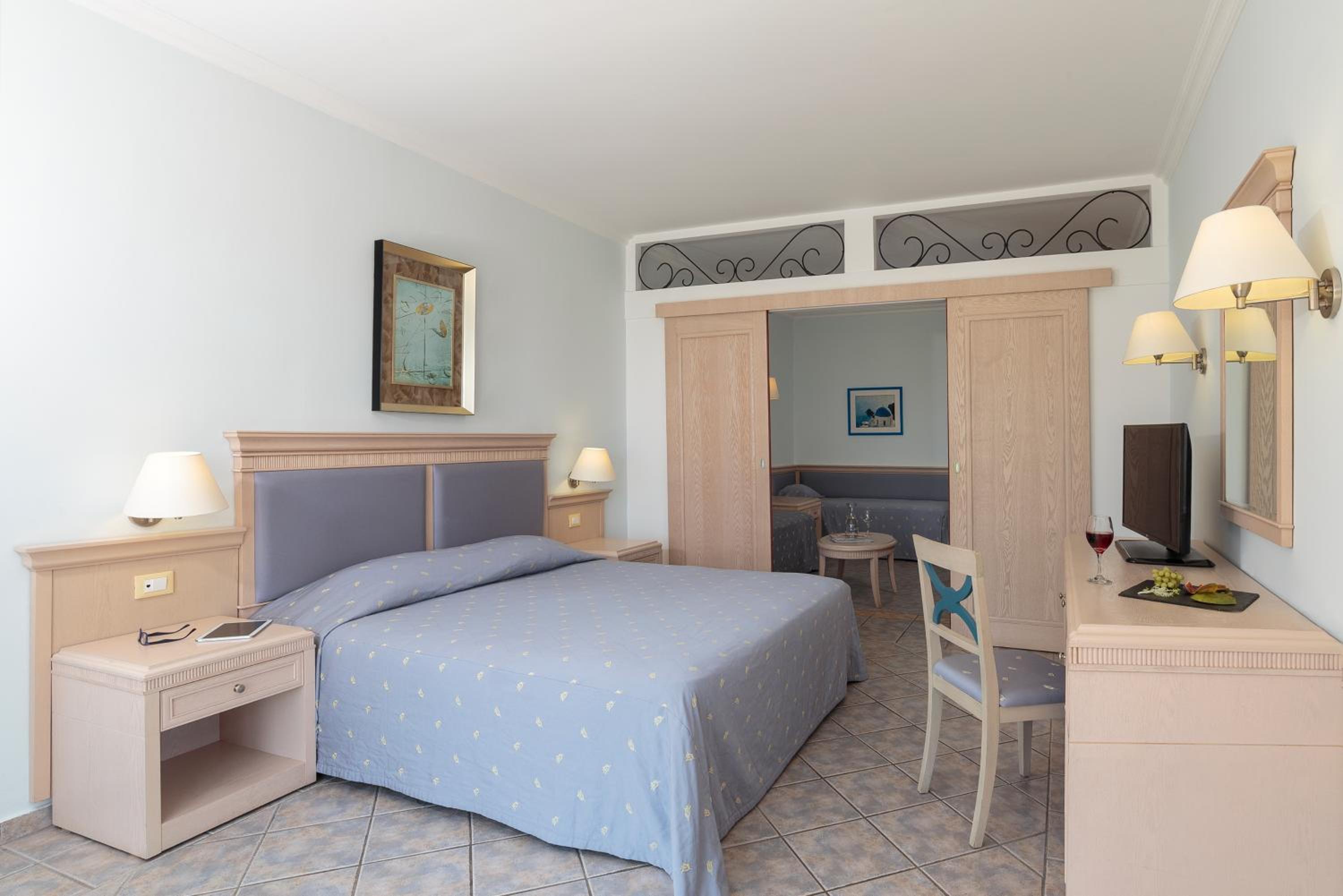 Superior Family Room Garden View