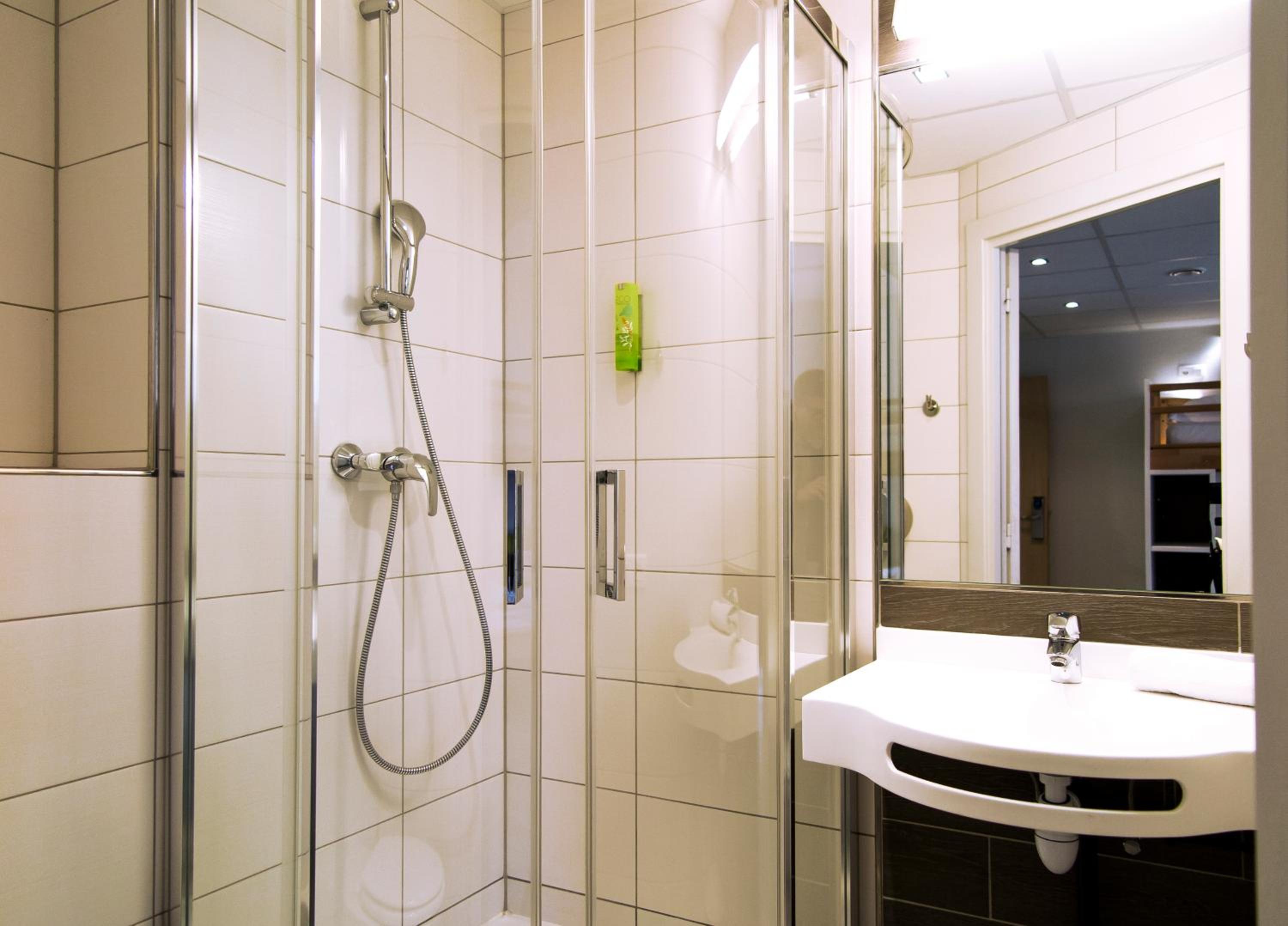 Bunk Bed Room with Private Bathroom - Photo 9