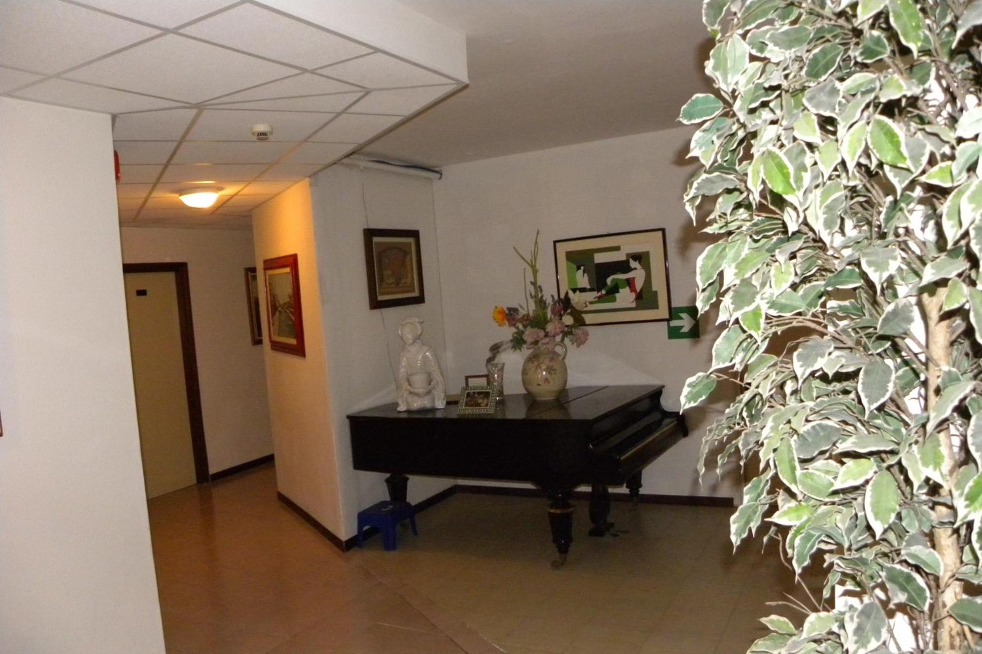 Double or Twin Room with Balcony - Photo 2