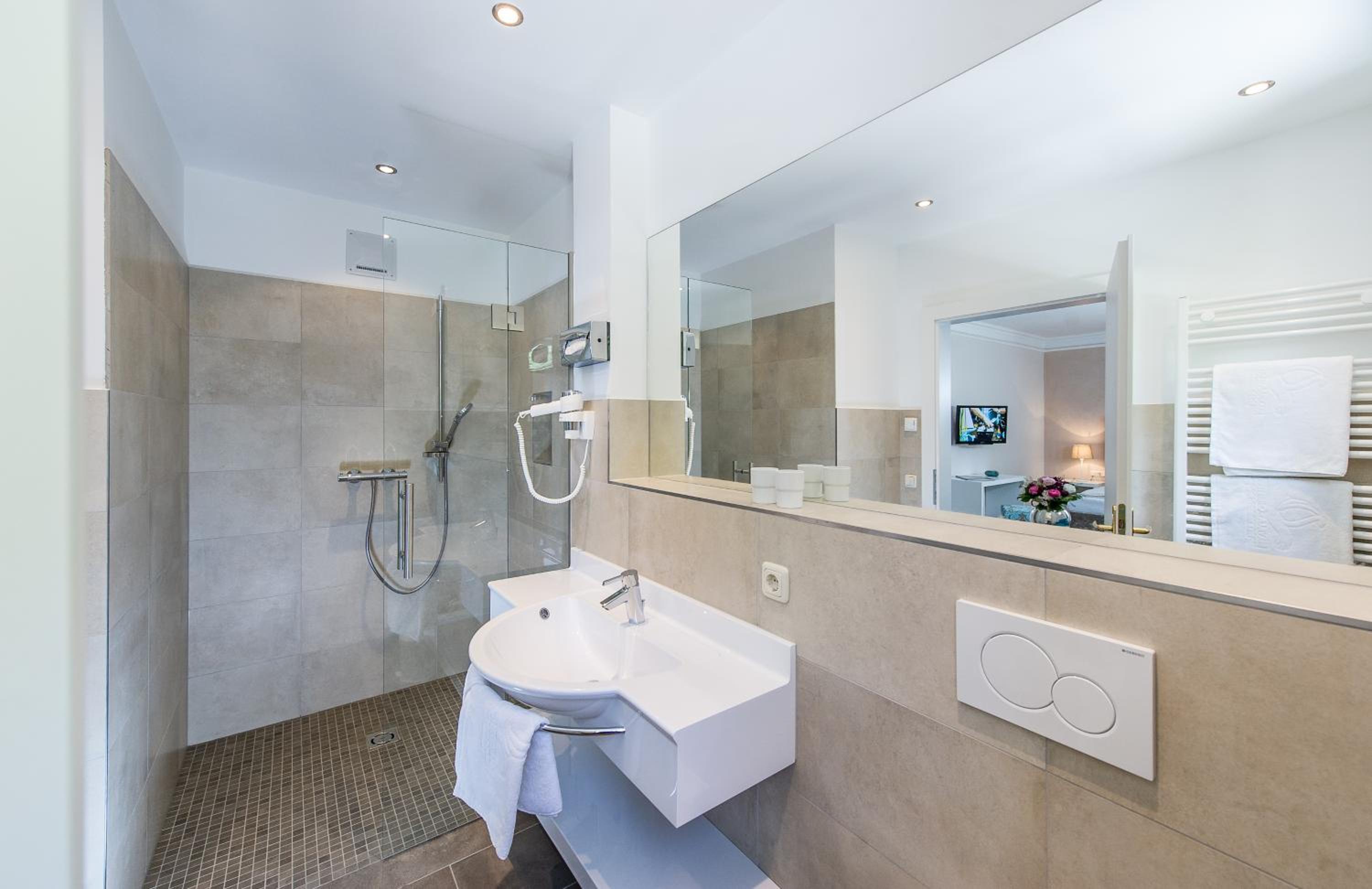 Budget Double Room - Photo 2