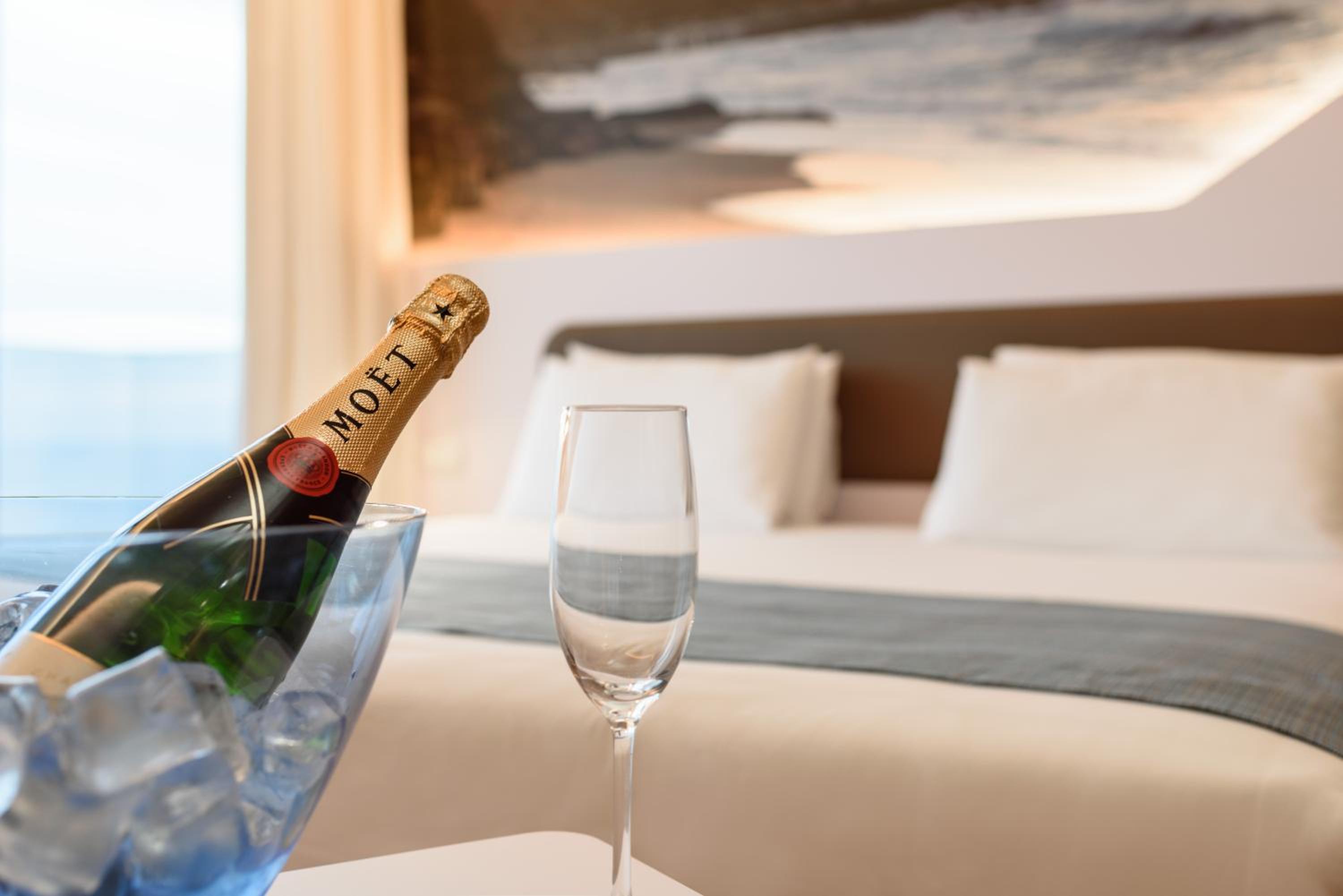 Junior Suite with Balcony and Sea View