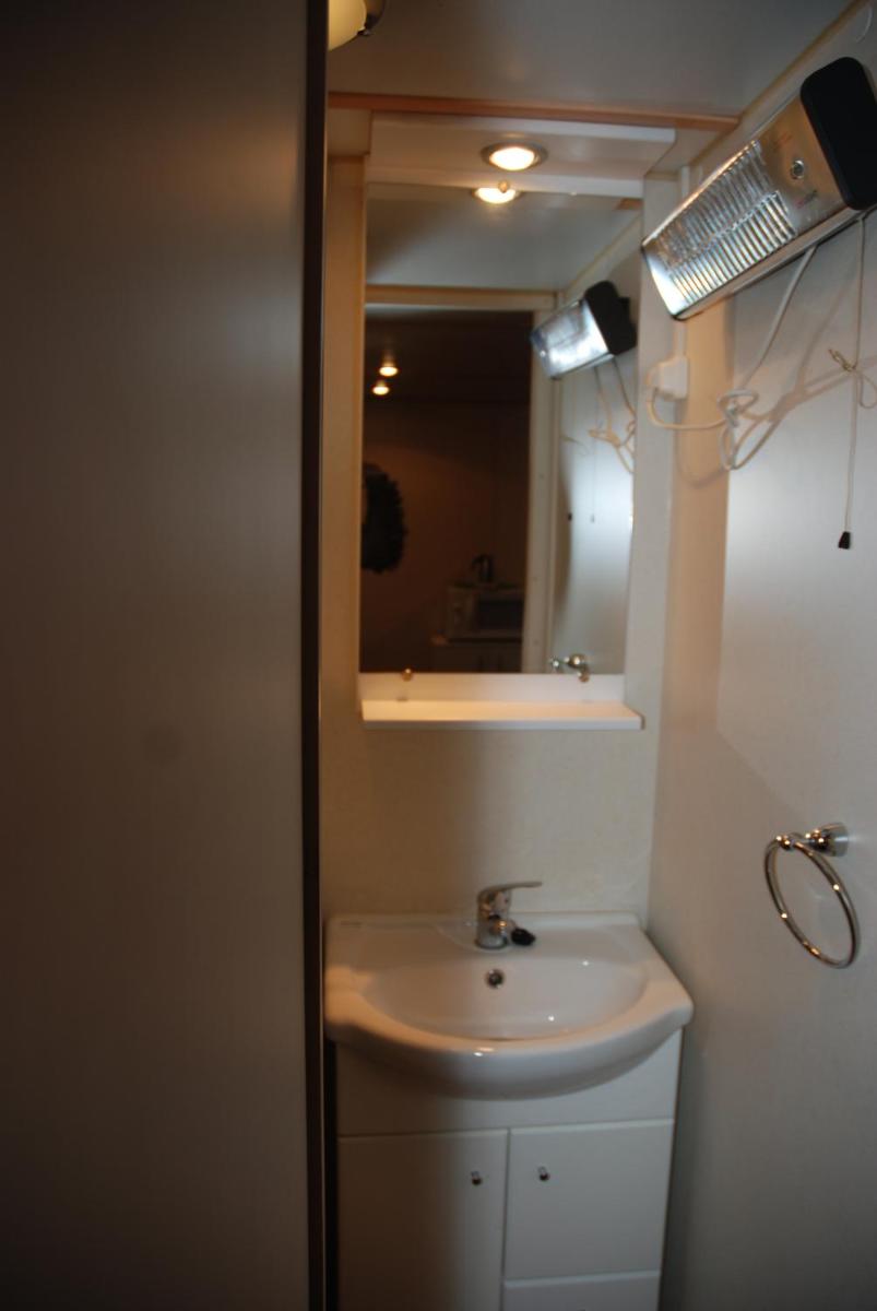 Mobile Home 2 (2-3 Adults) photo 3