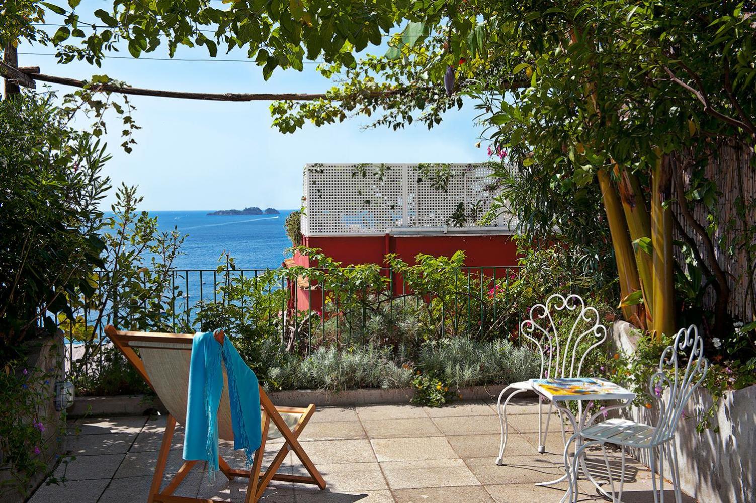 Standard Double or Twin Room with Partial Sea View photo 2