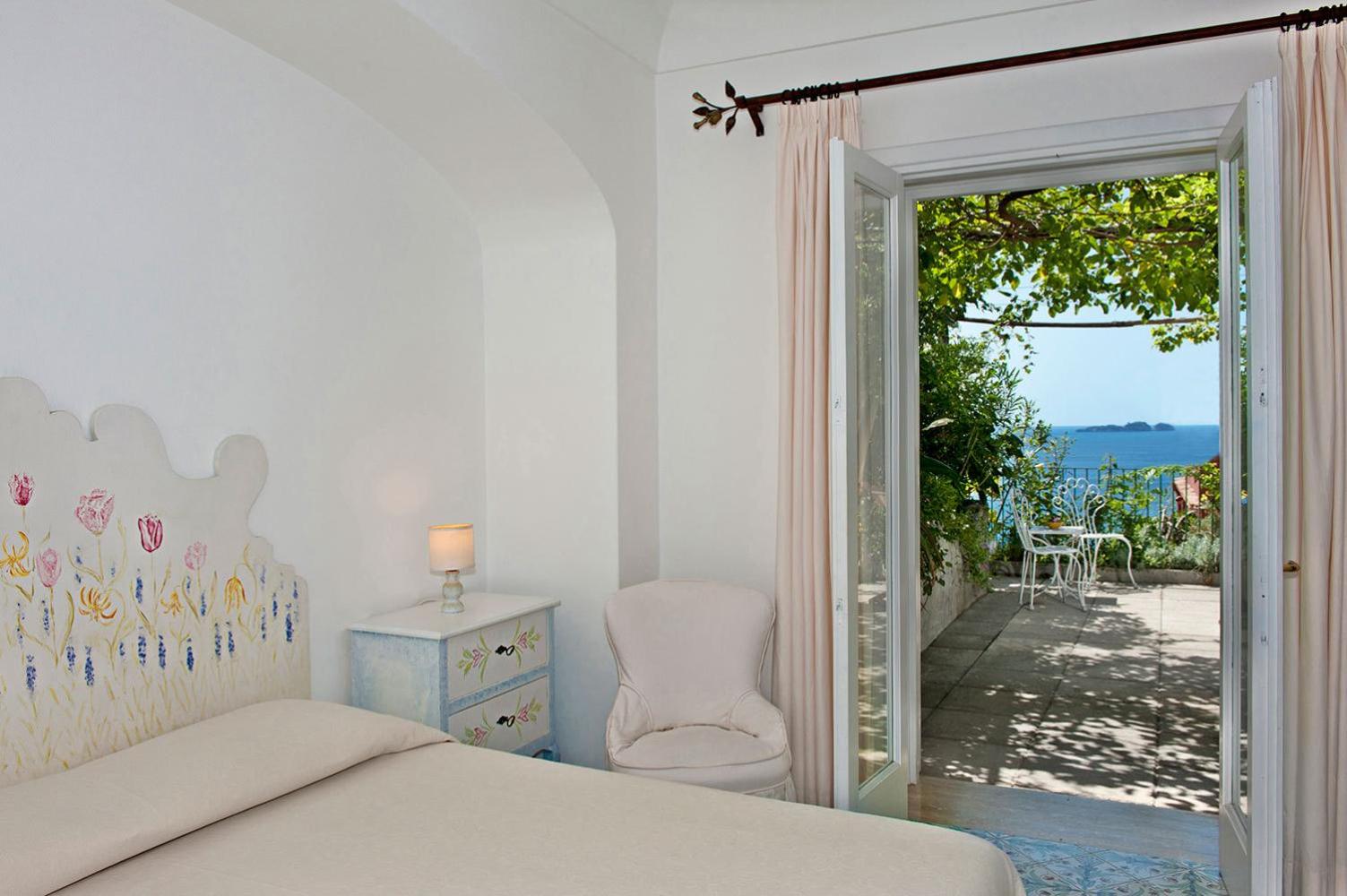 Standard Double or Twin Room with Partial Sea View photo 1