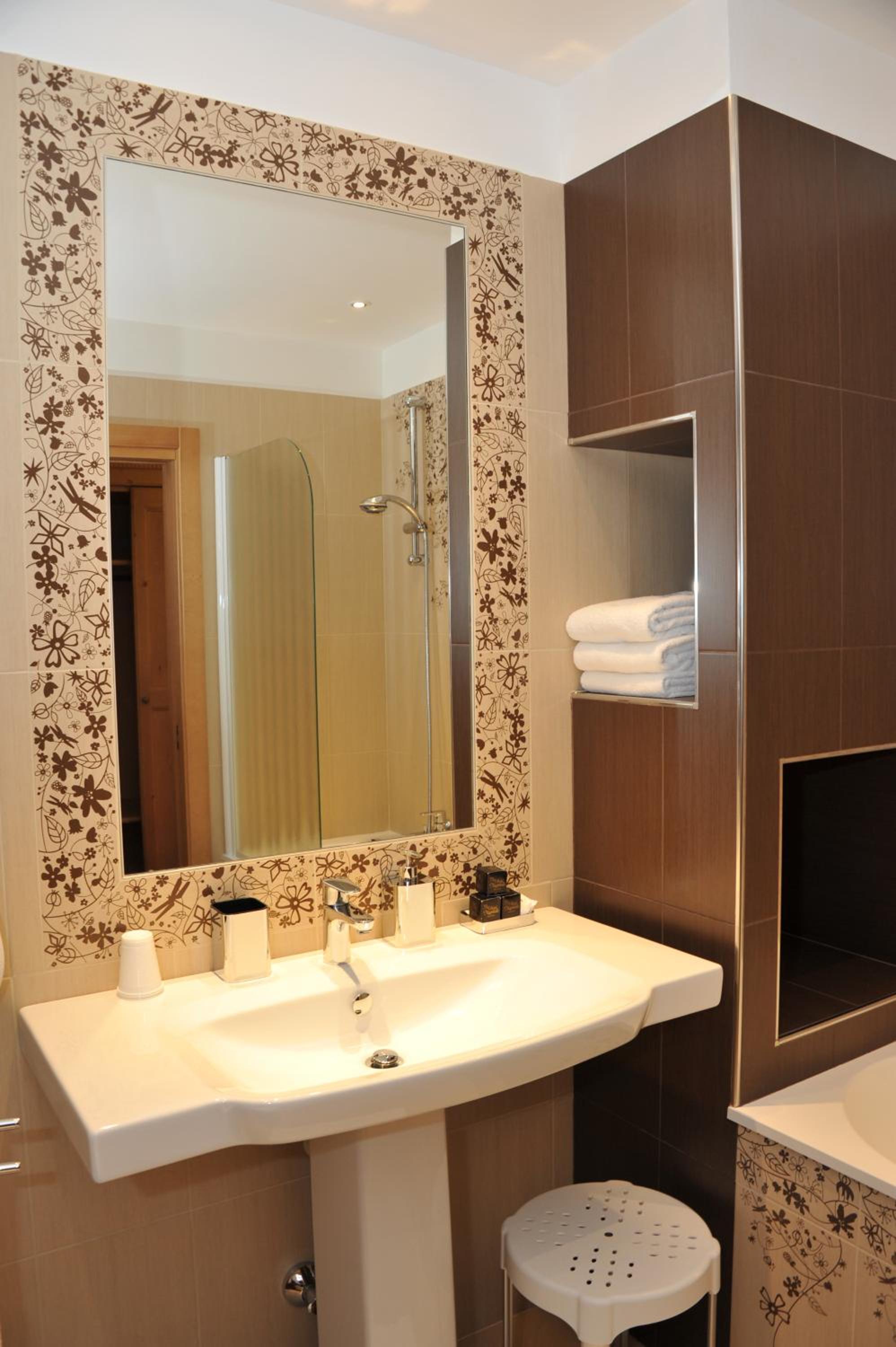 Standard Double or Twin Room photo 3