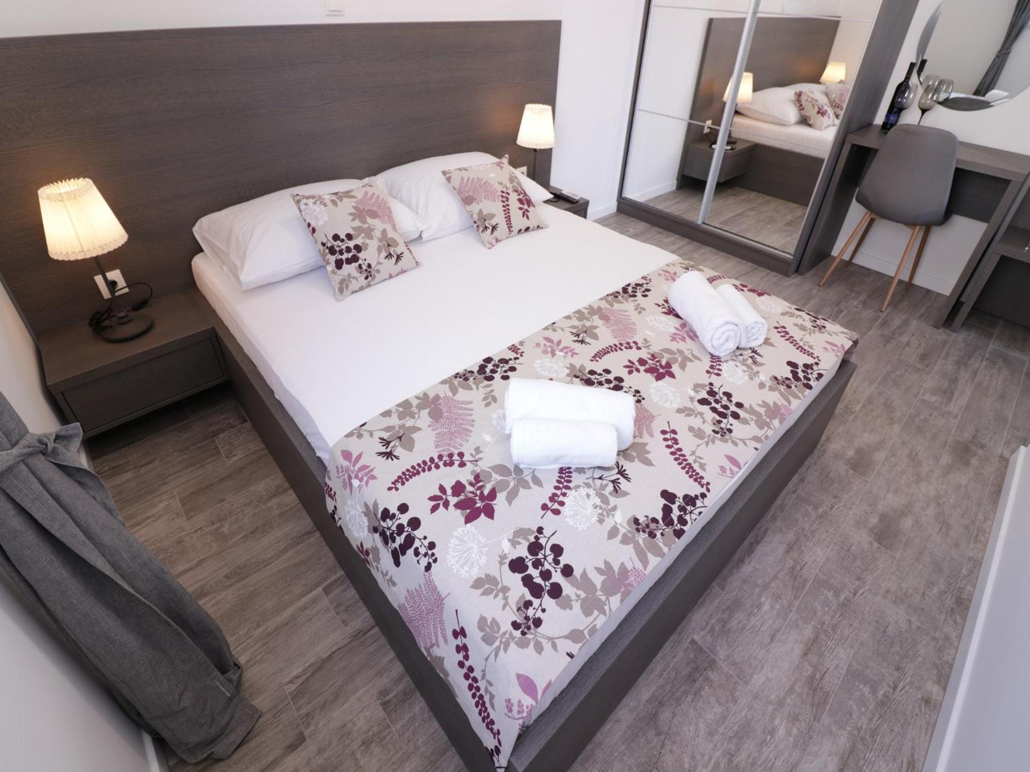 Deluxe Double Room - Off site breakfast available