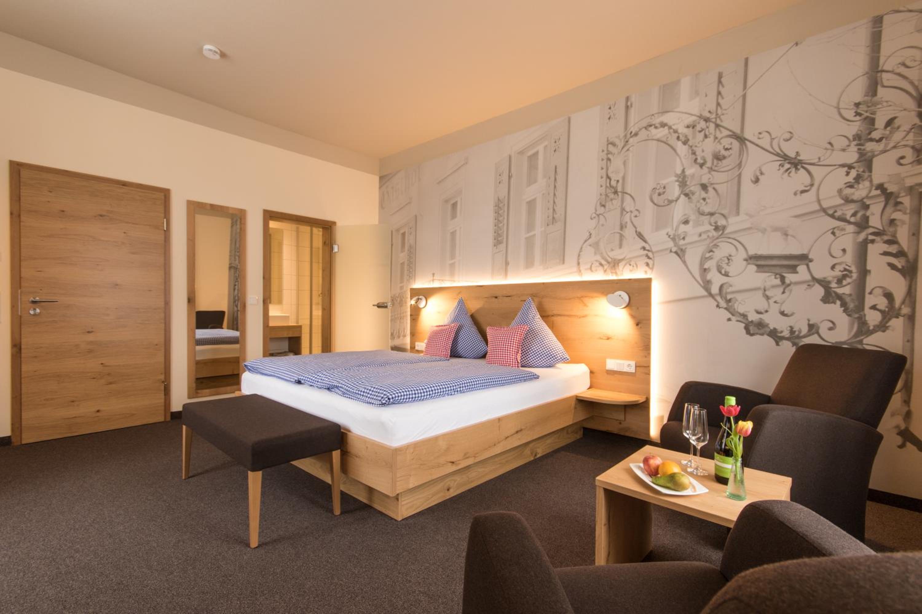 Large Double Room - Photo 1