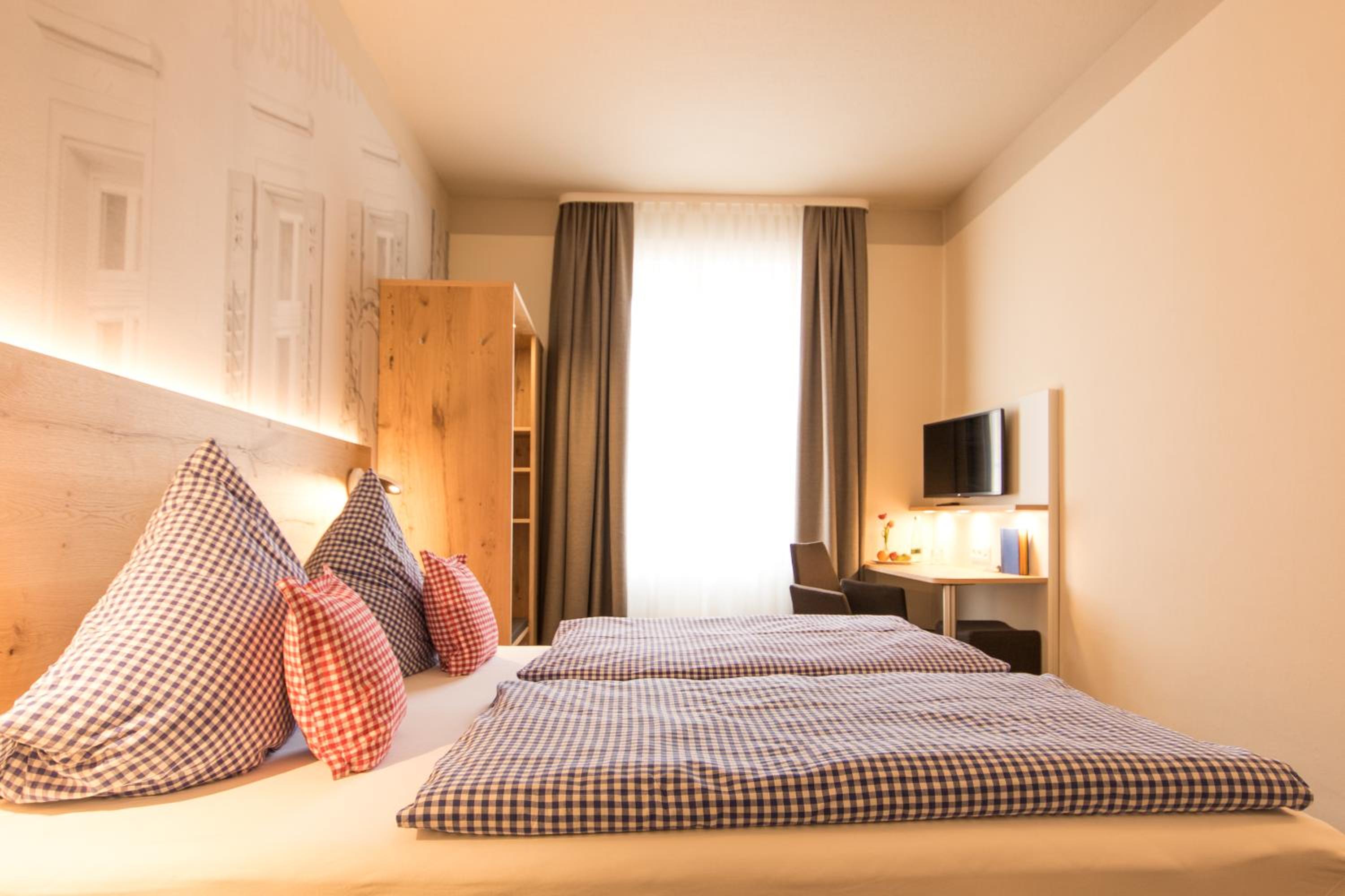 Standard Double Room - Photo 5
