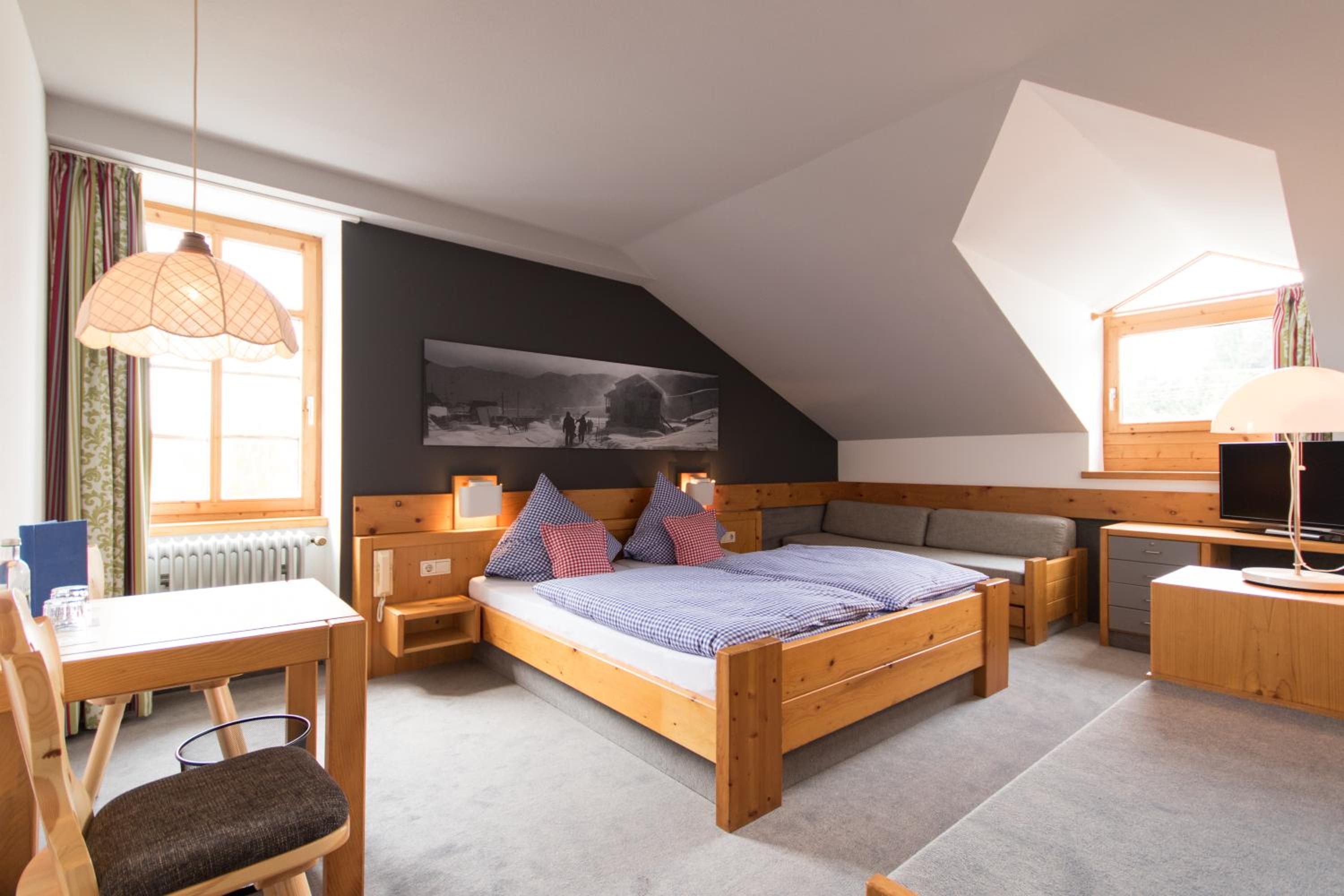 Large Double Room - Photo 5