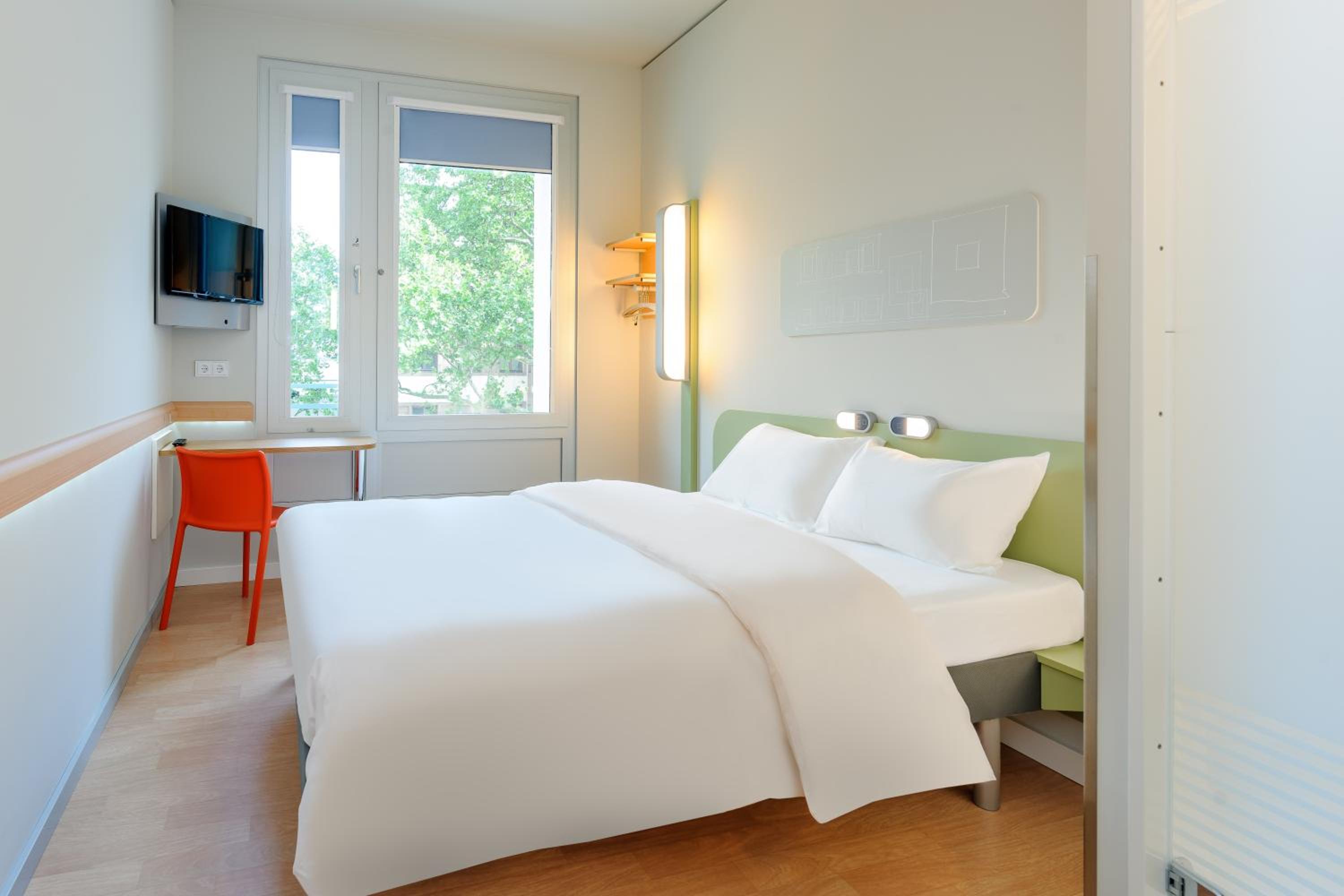 Standard One Double Bed - Photo 18