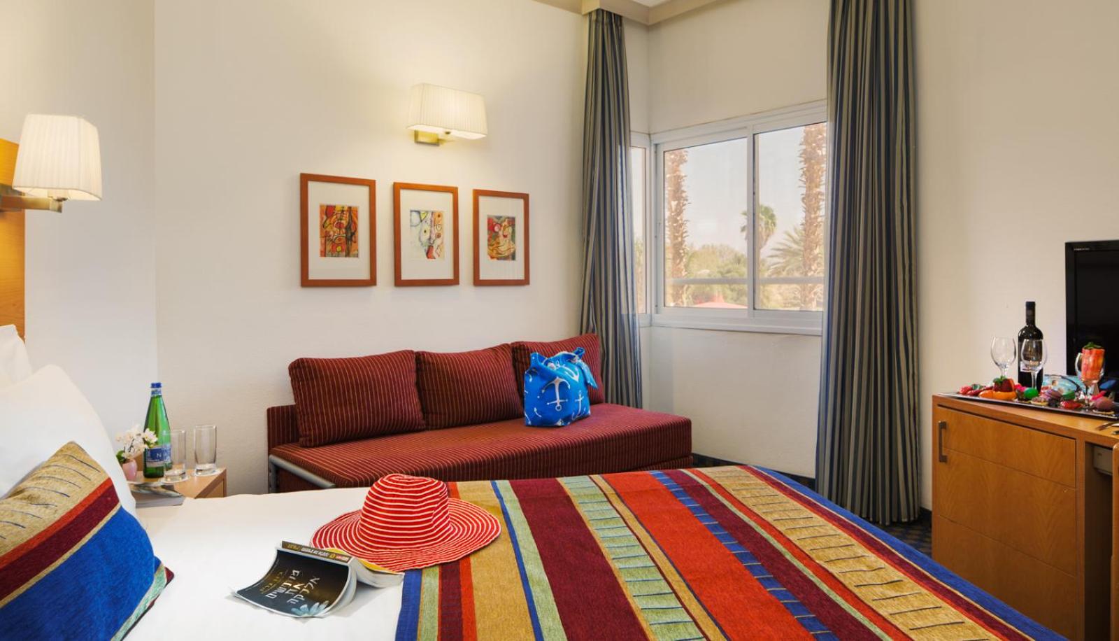 Double or Twin Room with Sea View - Photo 5