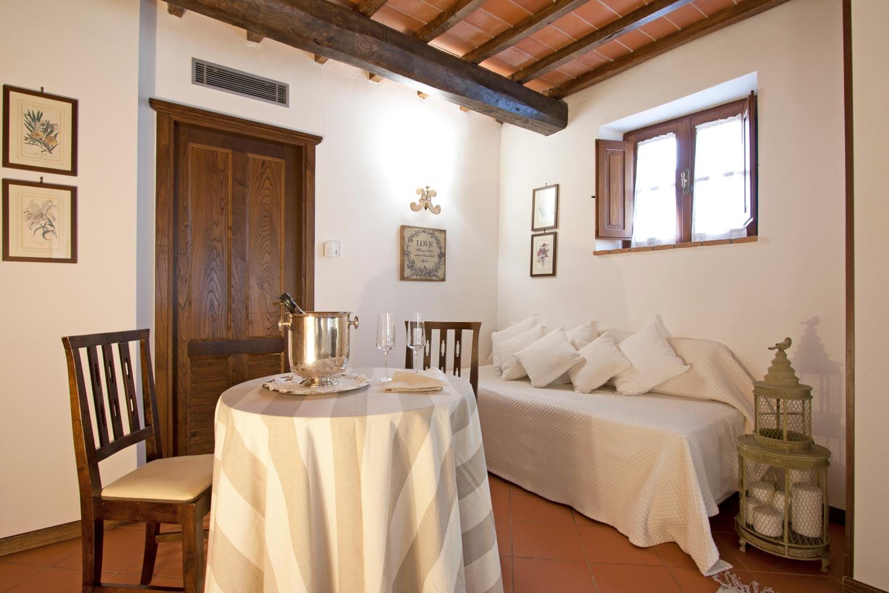 Deluxe Double or Twin Room - Photo 5