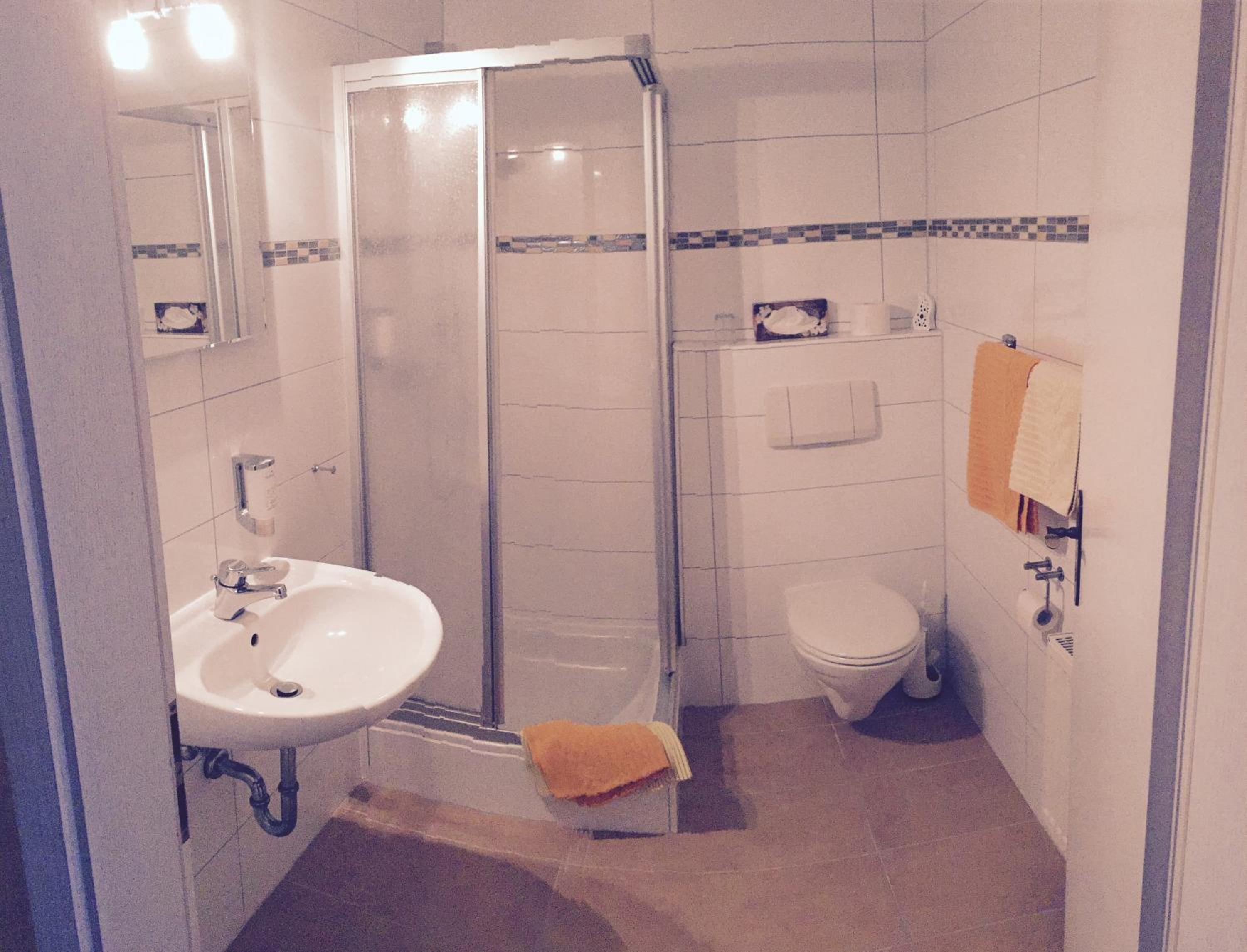 Single Room with Bathroom photo 2