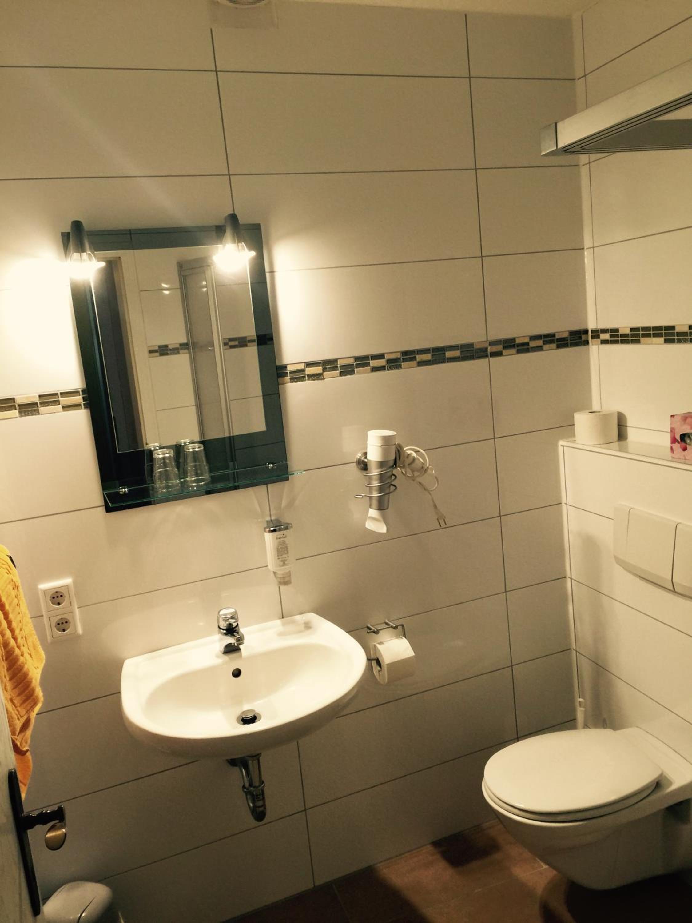 Double Room with Private Bathroom - Photo 2