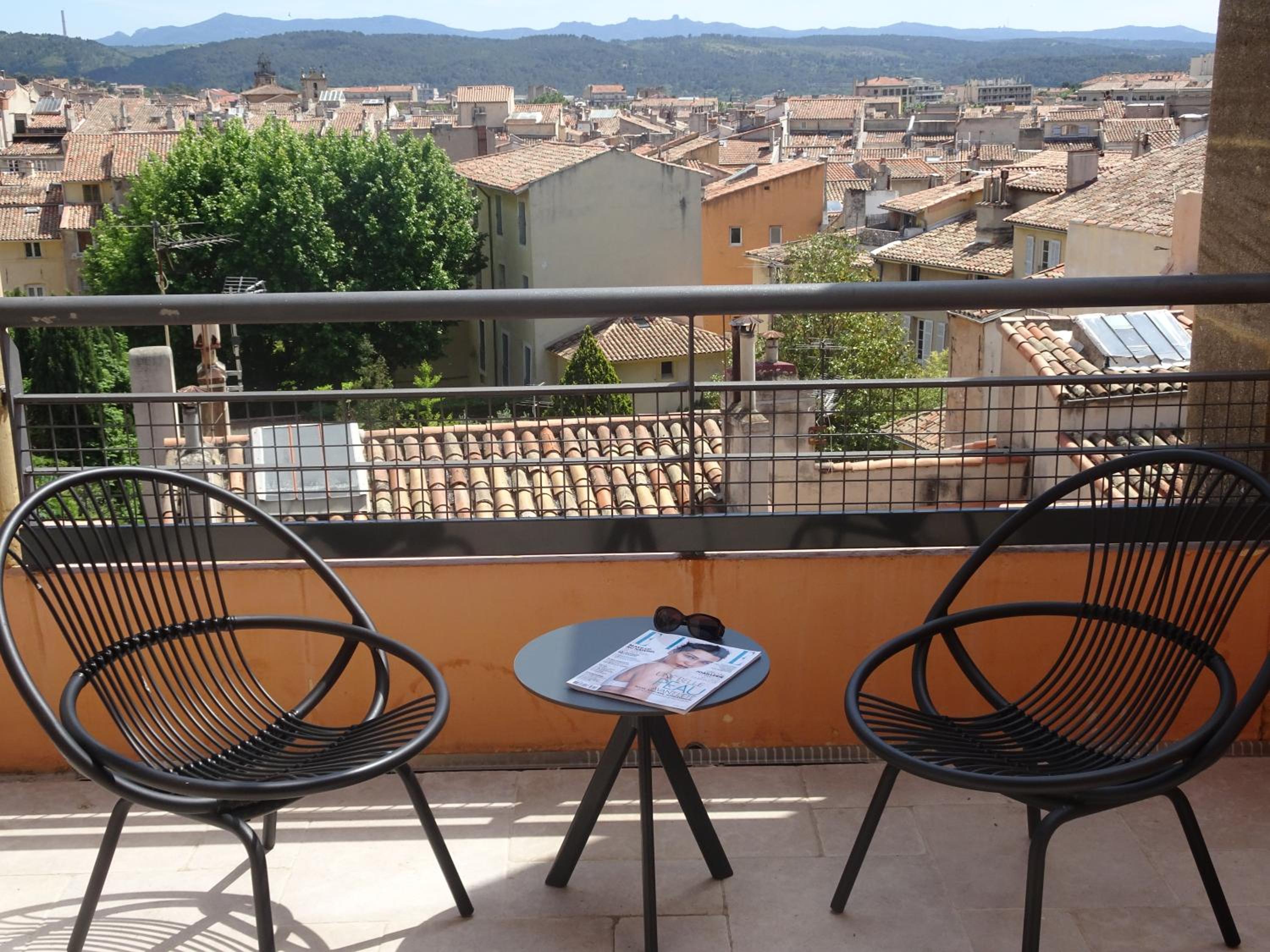 Privilege Twin Room with Balcony - Photo 8