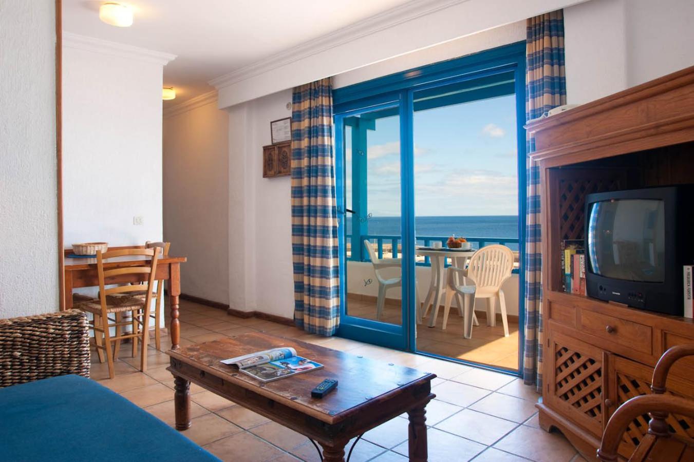 One-Bedroom Apartment with Sea View (2 Adults)