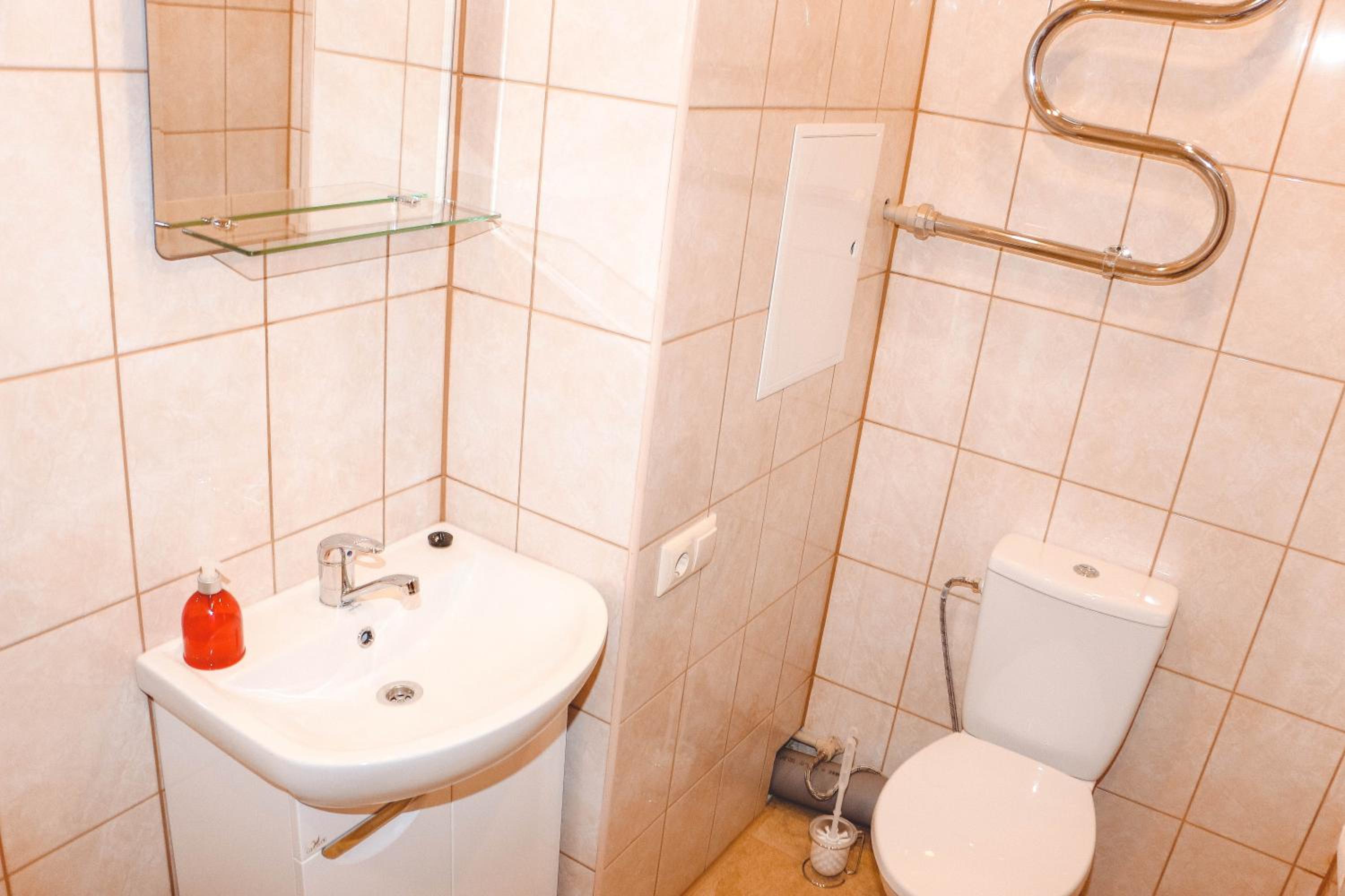 Apartment with Shower - Photo 15