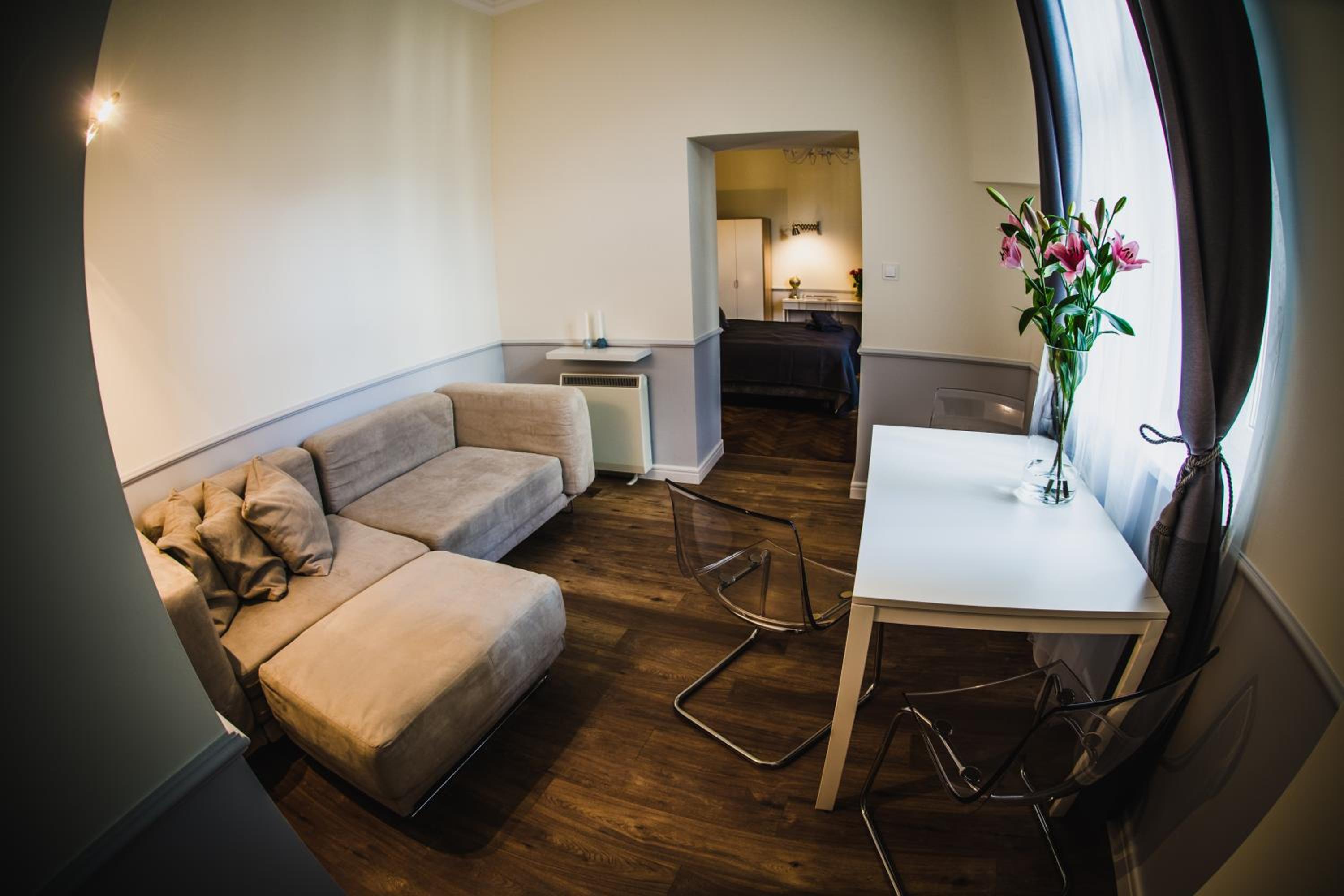 Apartment photo 2