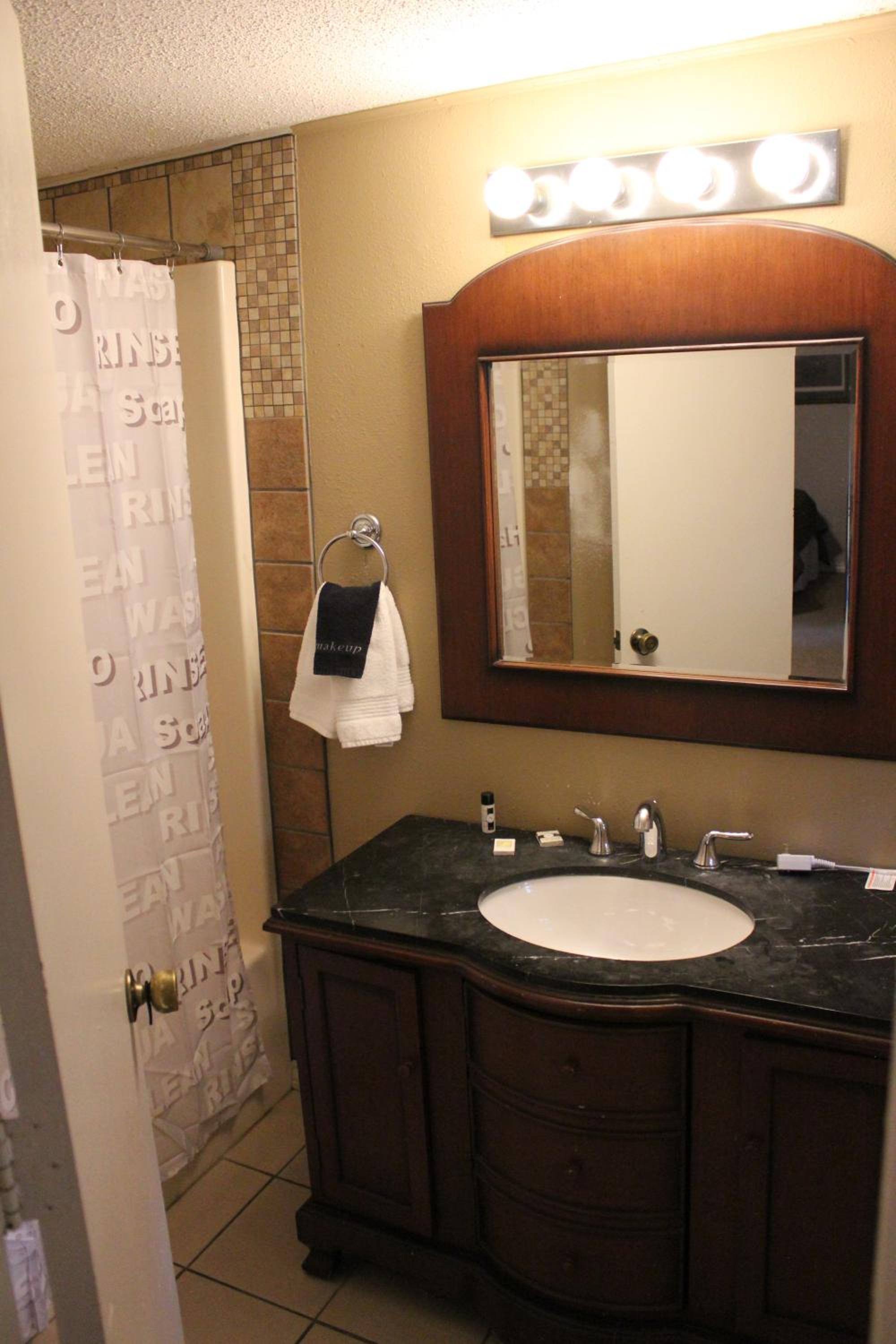 Deluxe Double Room - Photo 10