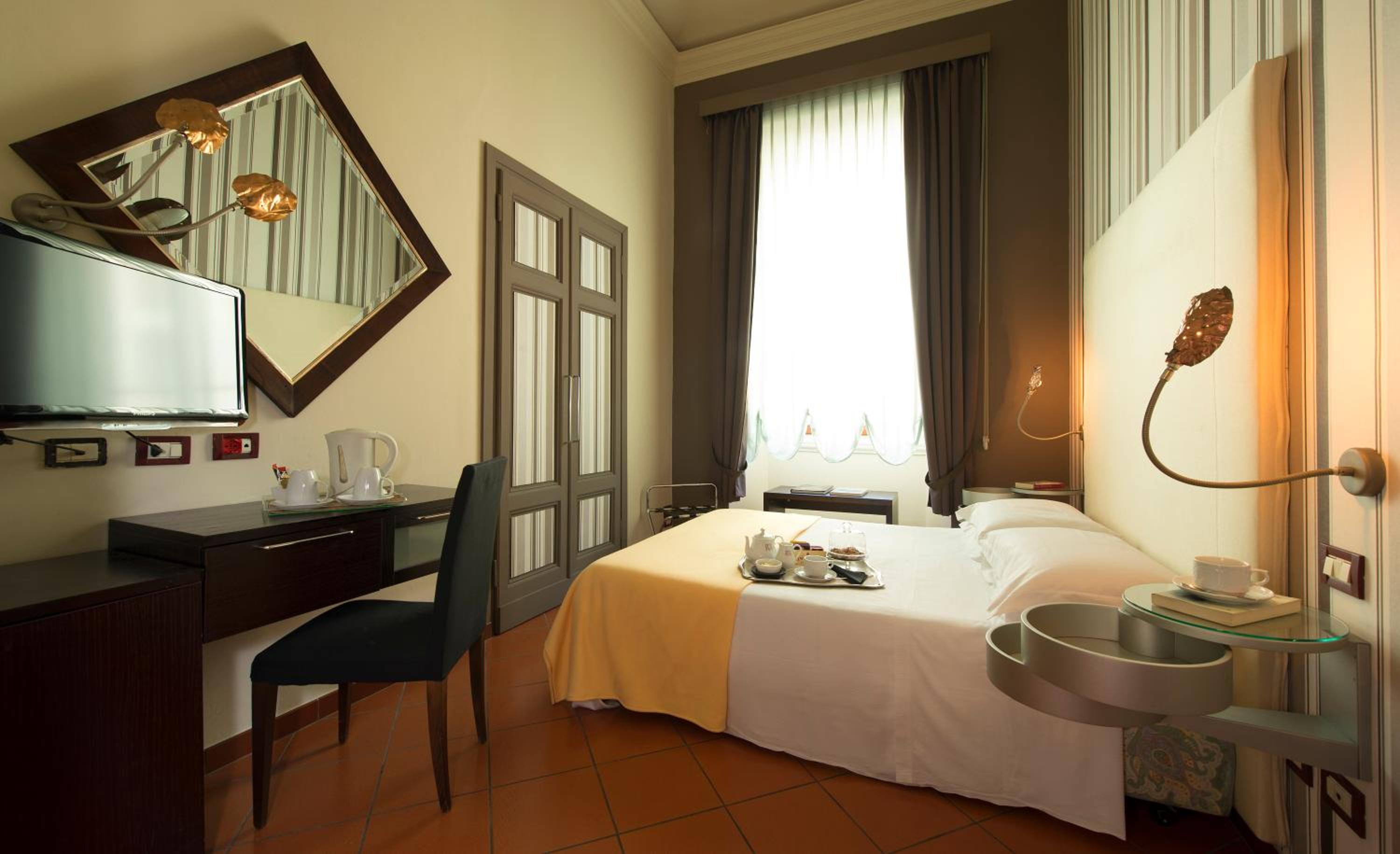 Standard Single Room thumbnail 5