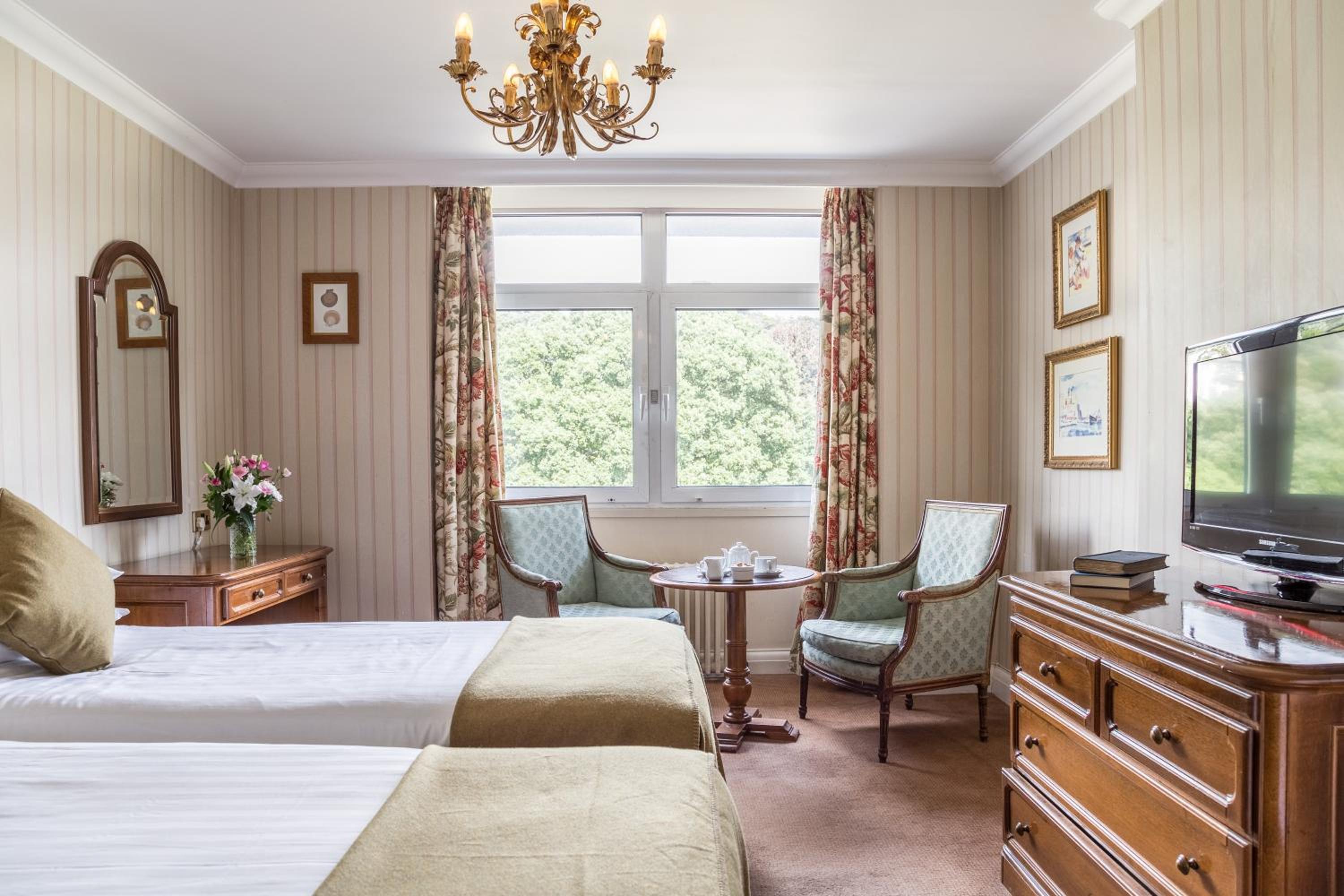 Standard Twin Room - Photo 4