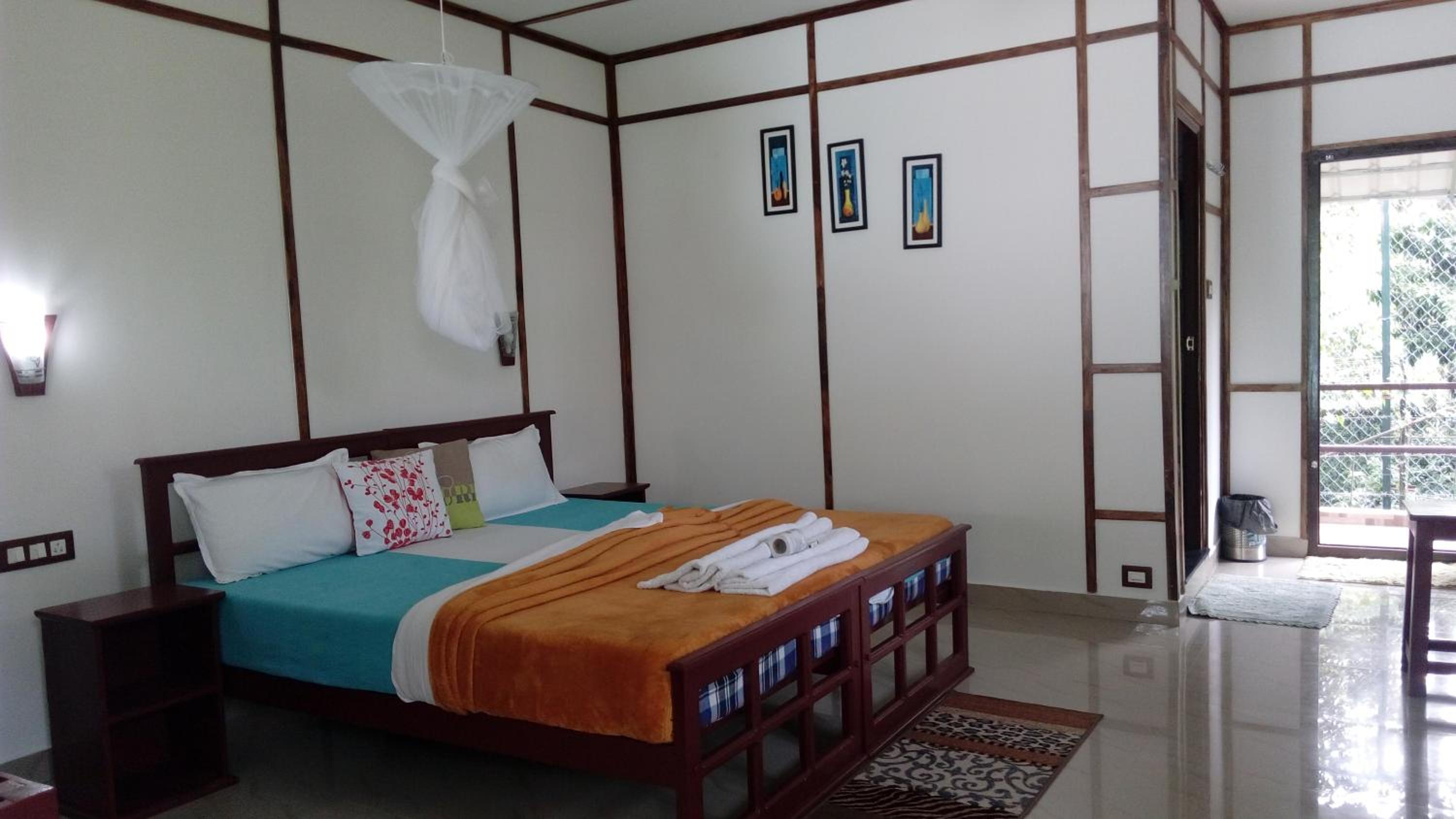 Deluxe Double Room with Balcony - Photo 6