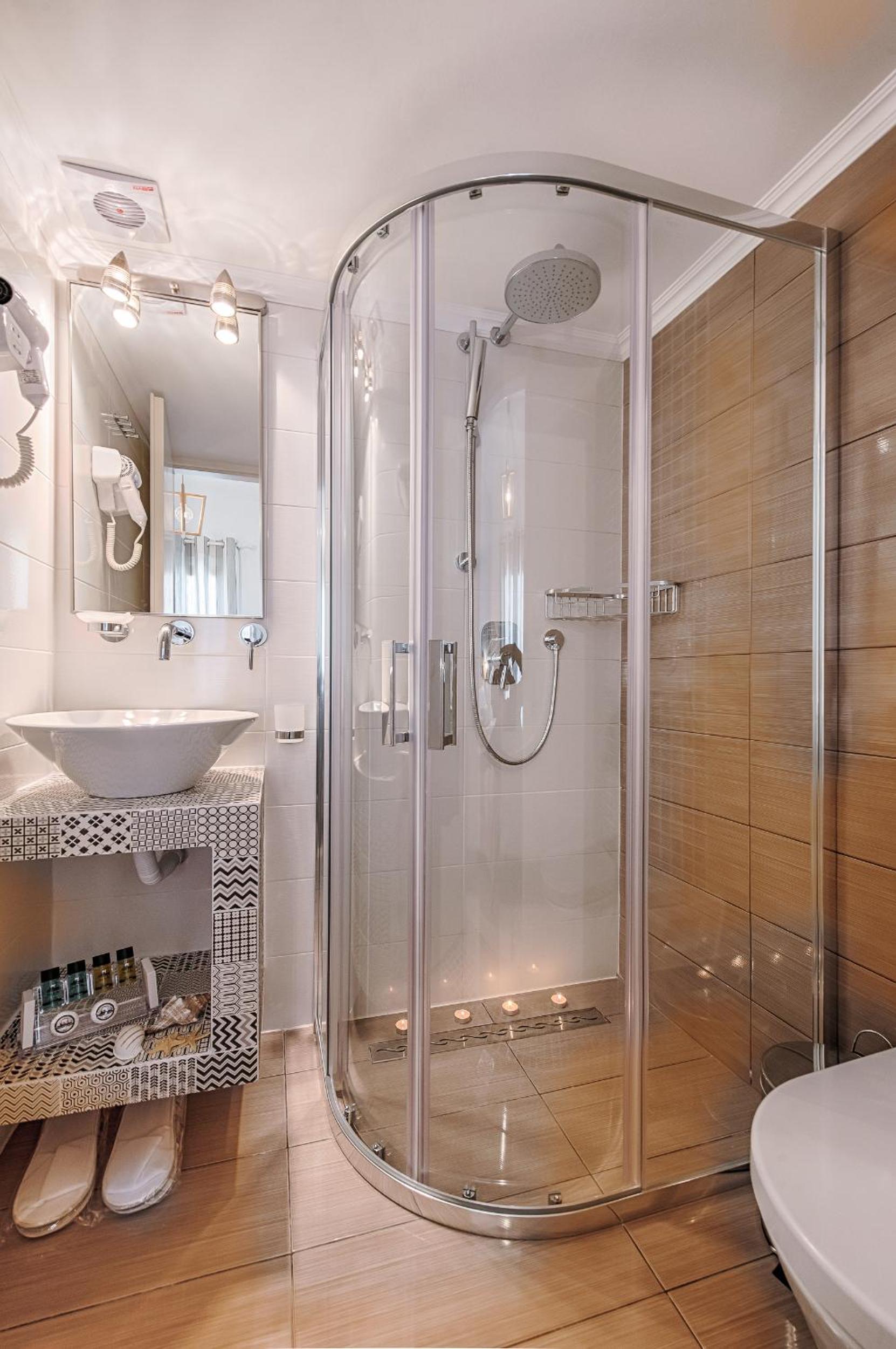 Double or Twin Room with Balcony photo 2